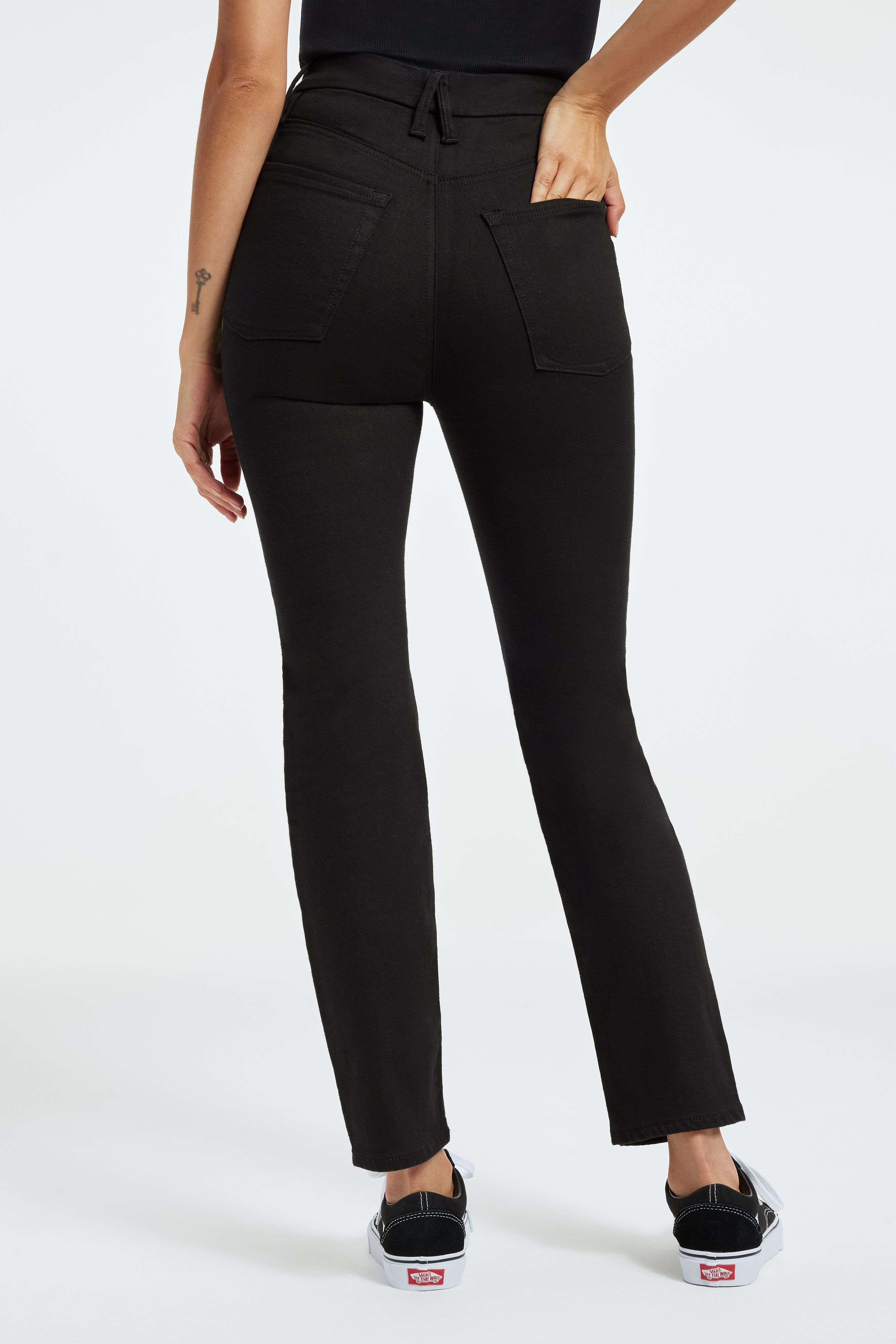 GOOD CLASSIC SLIM STRAIGHT NEVER FADE JEANS | BLACK001 sold by Good American product image thumbnail 4