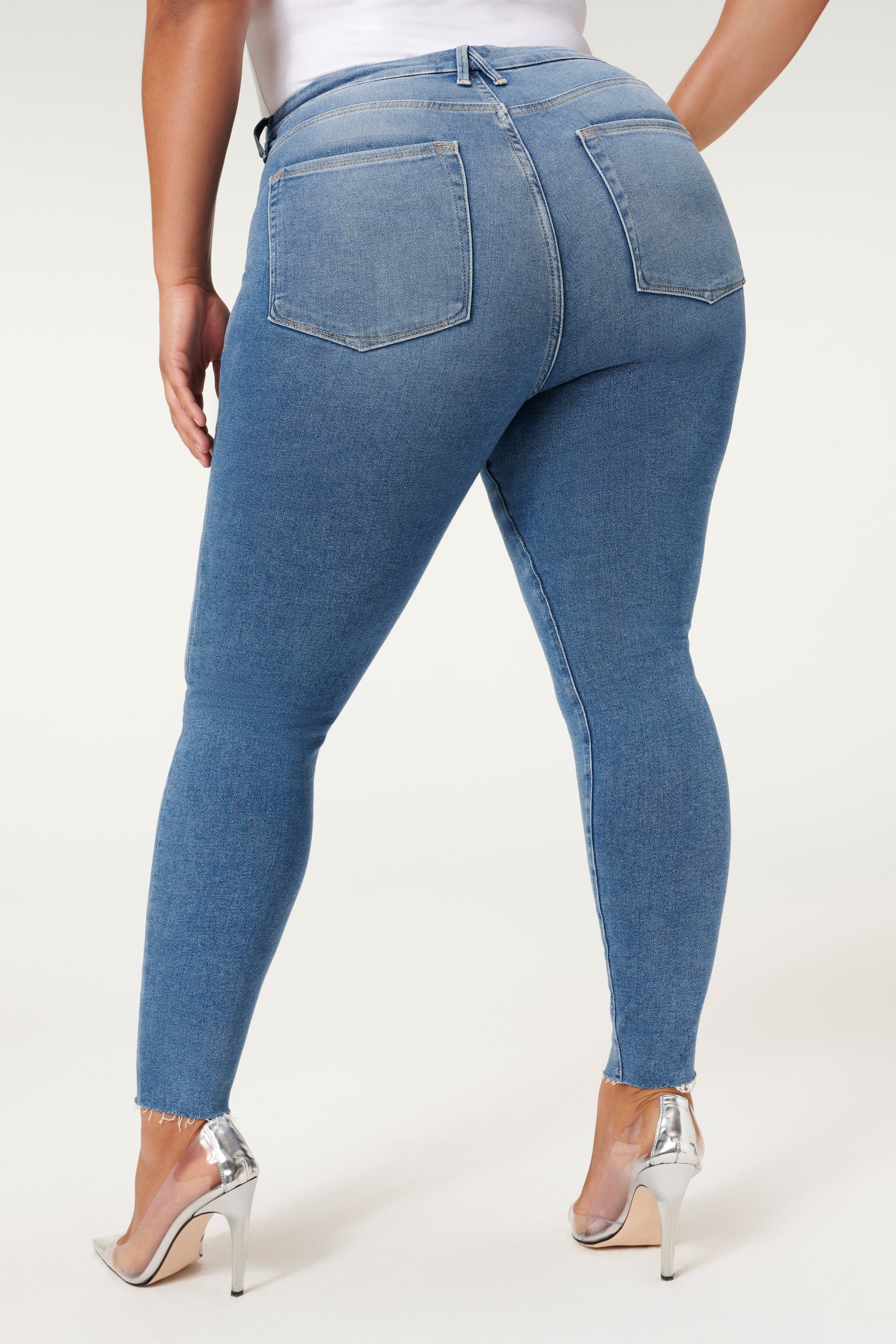 GOOD LEGS SKINNY JEANS | BLUE655 sold by Good American product image thumbnail 11