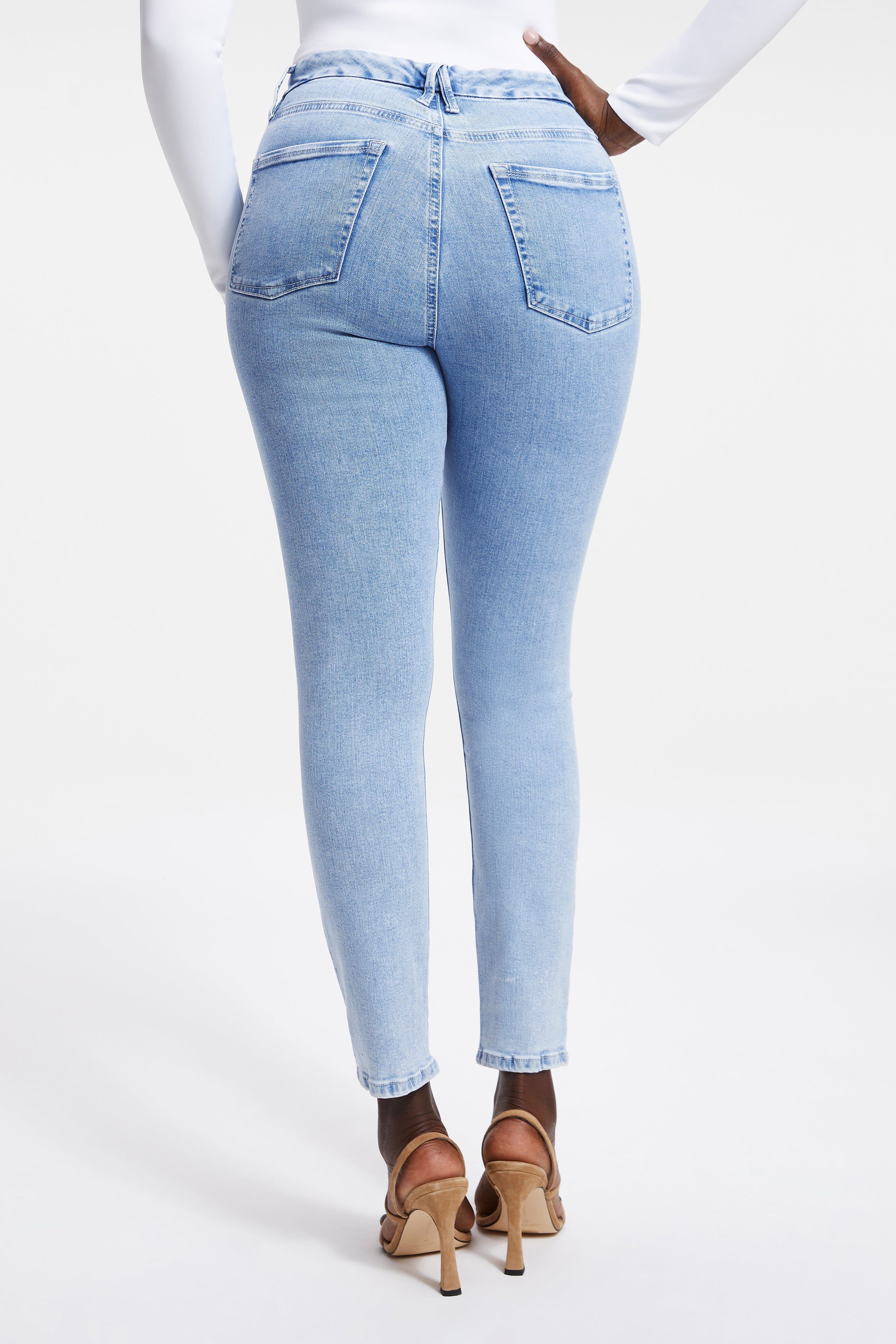 GOOD LEGS SKINNY JEANS | INDIGO007 sold by Good American product image thumbnail 11