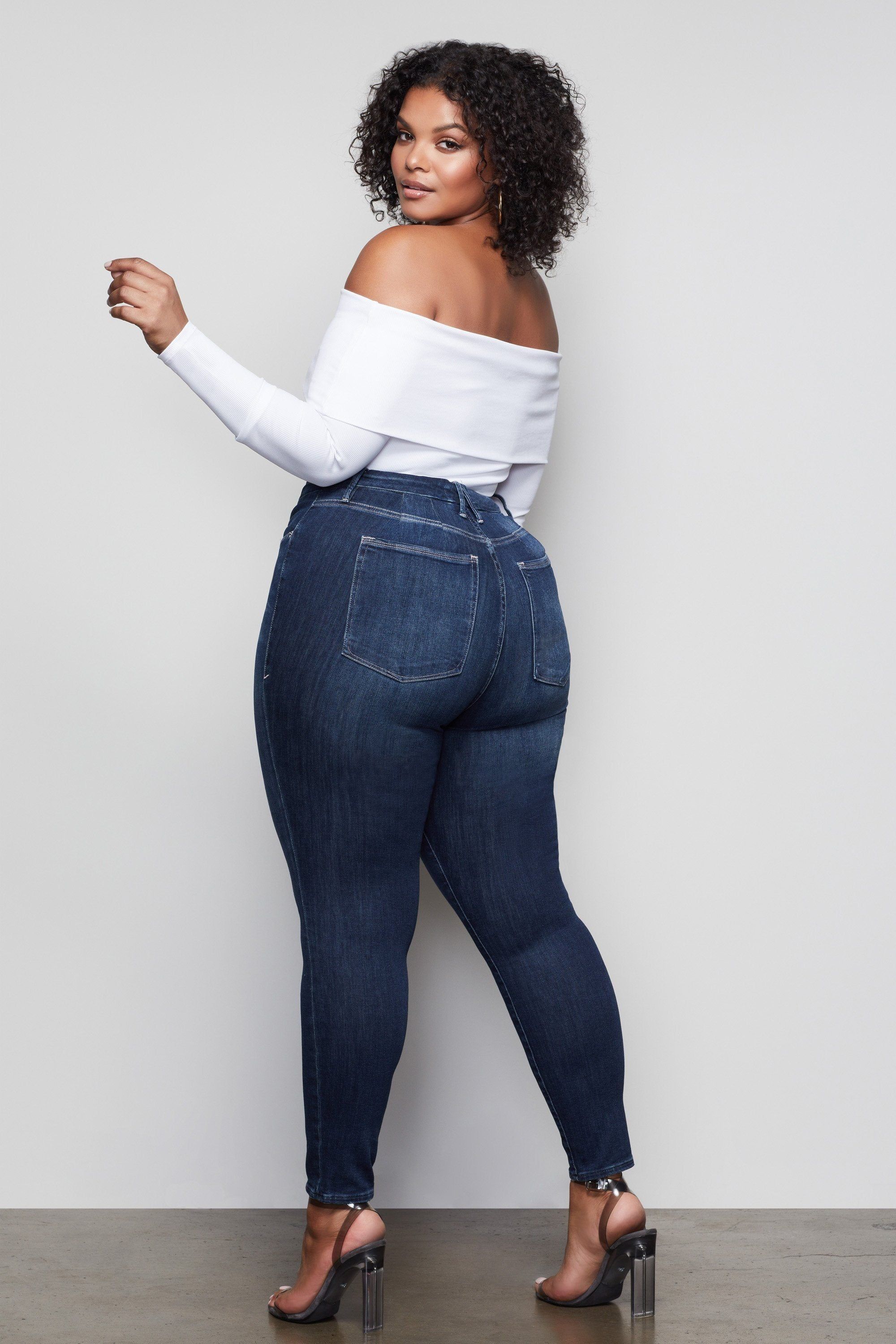 GOOD LEGS CROPPED JEANS | BLUE260 sold by Good American product image thumbnail 3