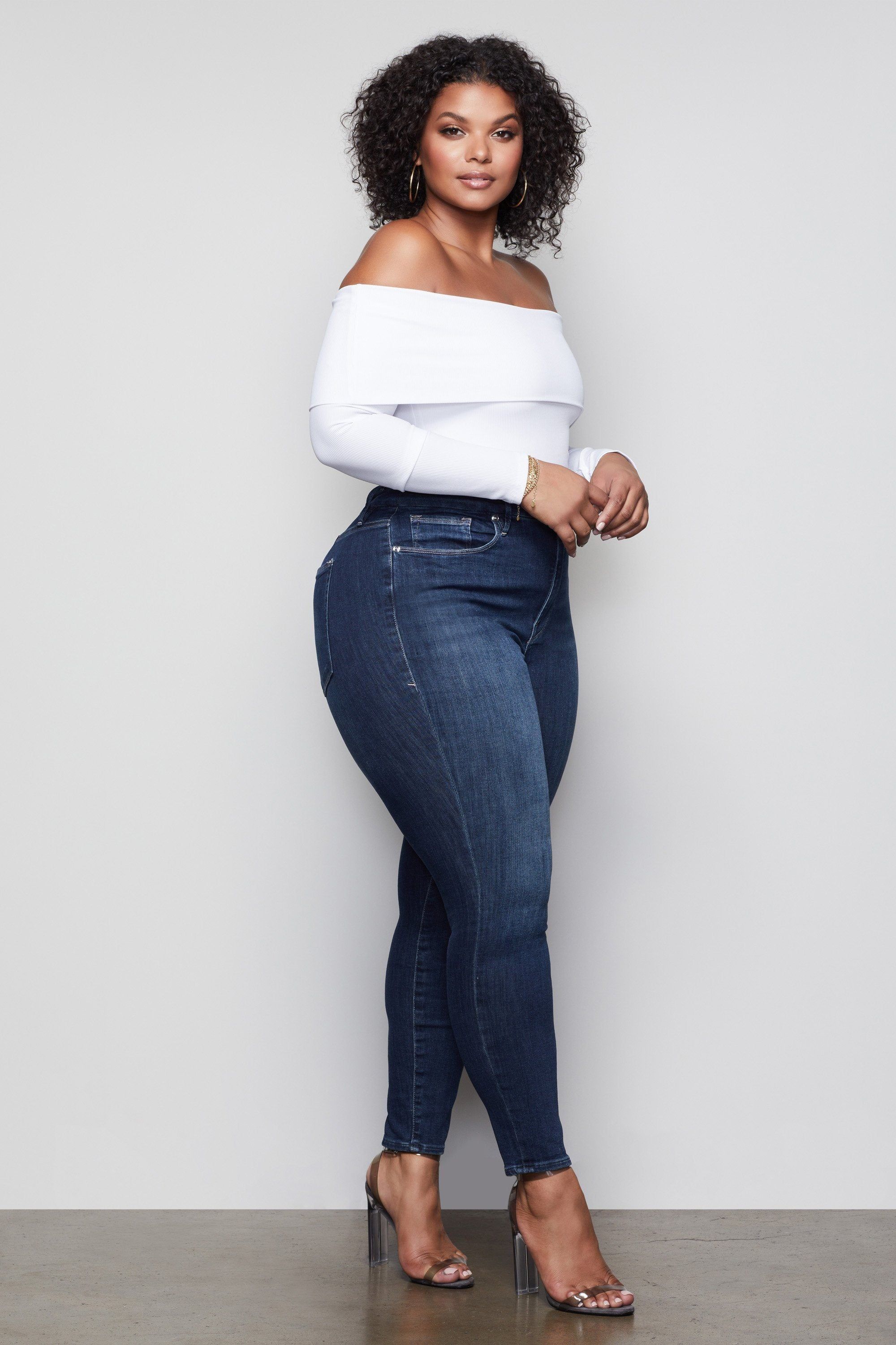GOOD LEGS CROPPED JEANS | BLUE260 sold by Good American product image thumbnail 2