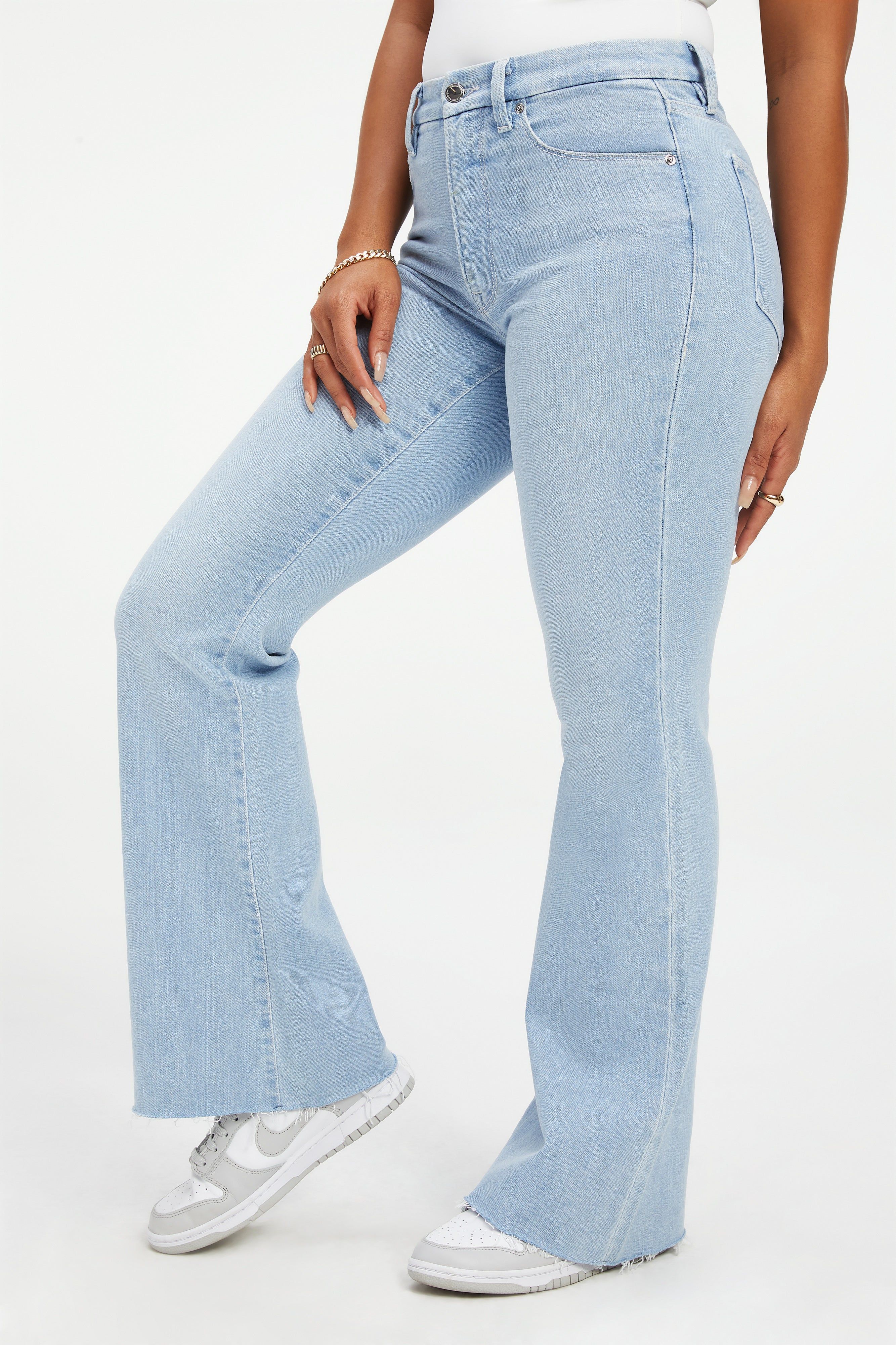 GOOD LEGS FLARE JEANS | INDIGO204 sold by Good American product image thumbnail 3