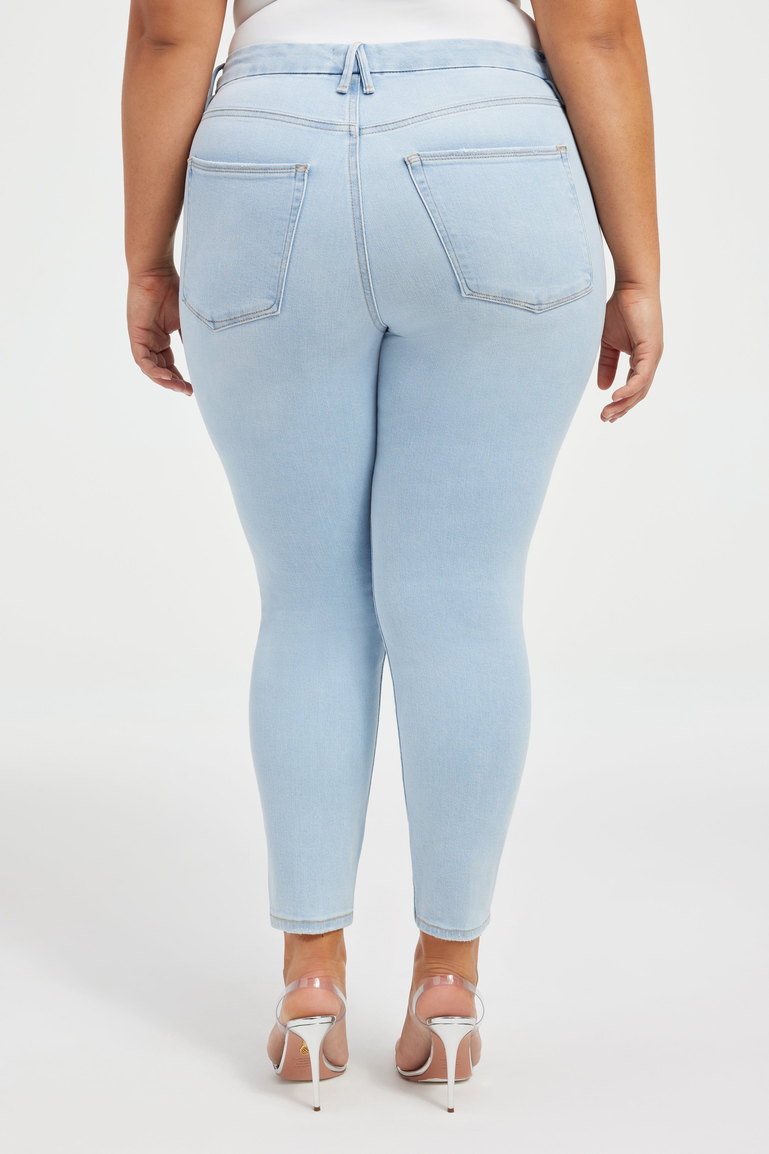 GOOD LEGS SKINNY CROPPED JEANS | INDIGO391 sold by Good American product image thumbnail 4