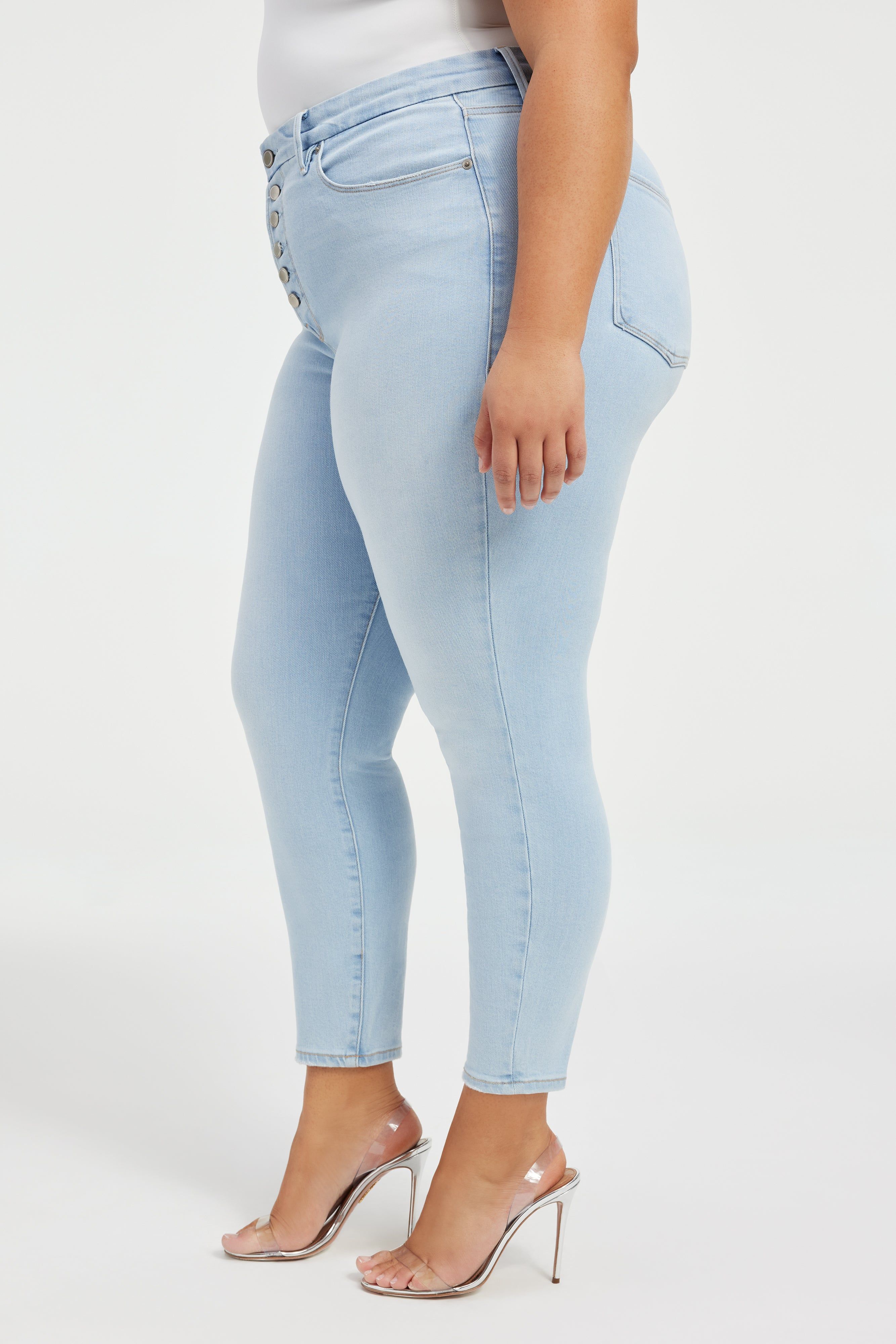 GOOD LEGS SKINNY CROPPED JEANS | INDIGO391 sold by Good American product image thumbnail 3