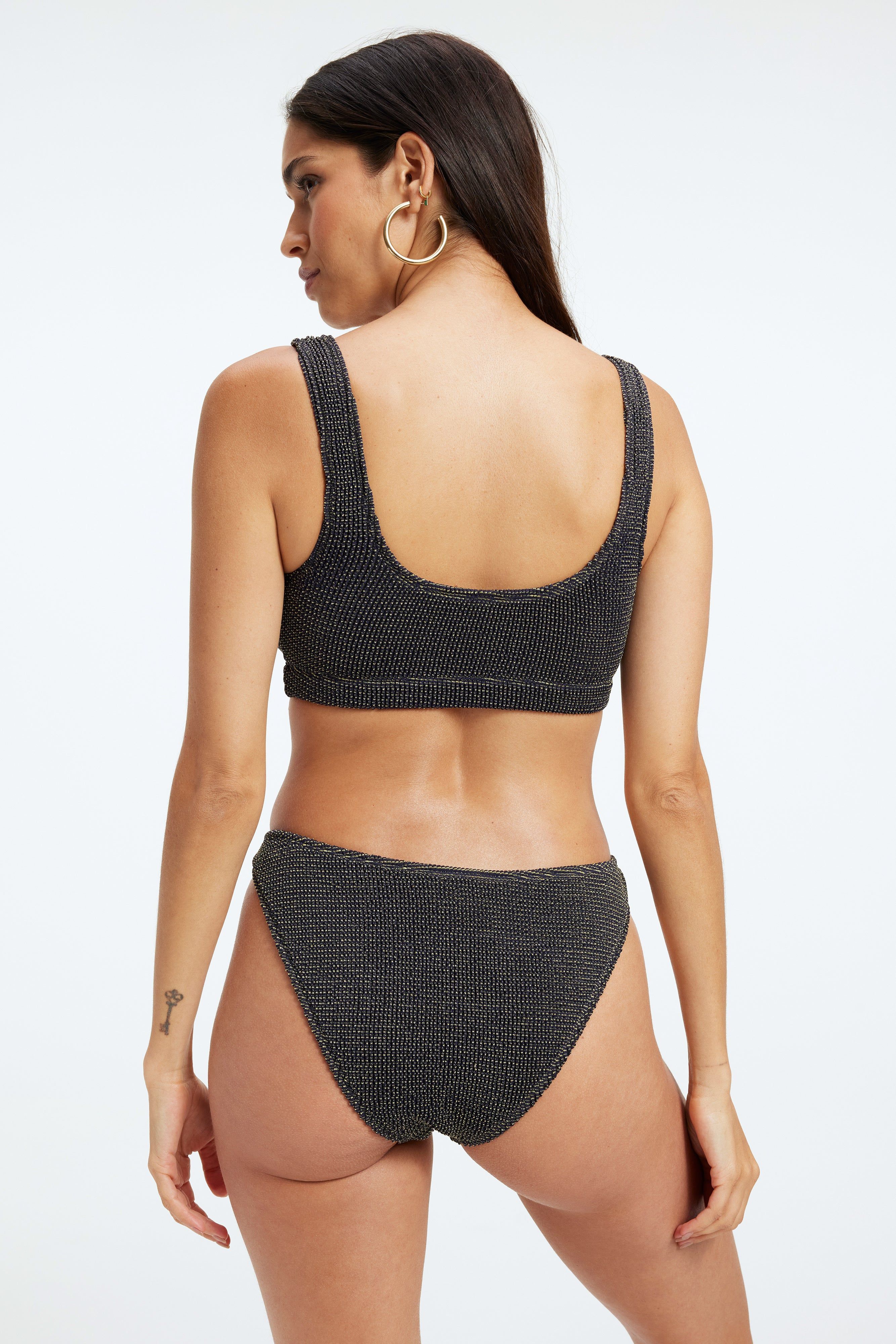 ALWAYS FITS METALLIC SCOOP TOP | BLACK001 sold by Good American product image thumbnail 11