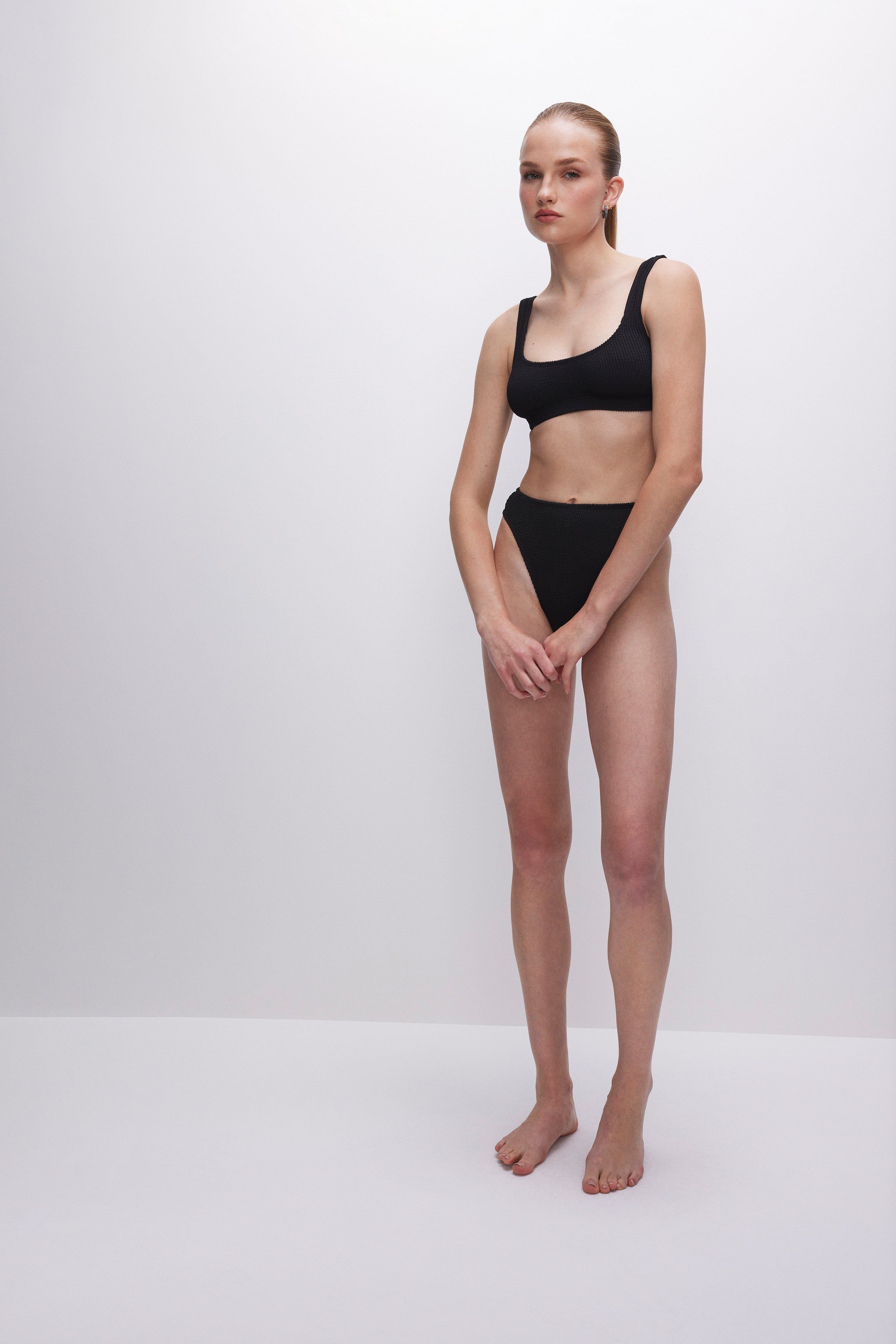 ALWAYS FITS SCOOP BIKINI TOP | BLACK001 sold by Good American product image thumbnail 3