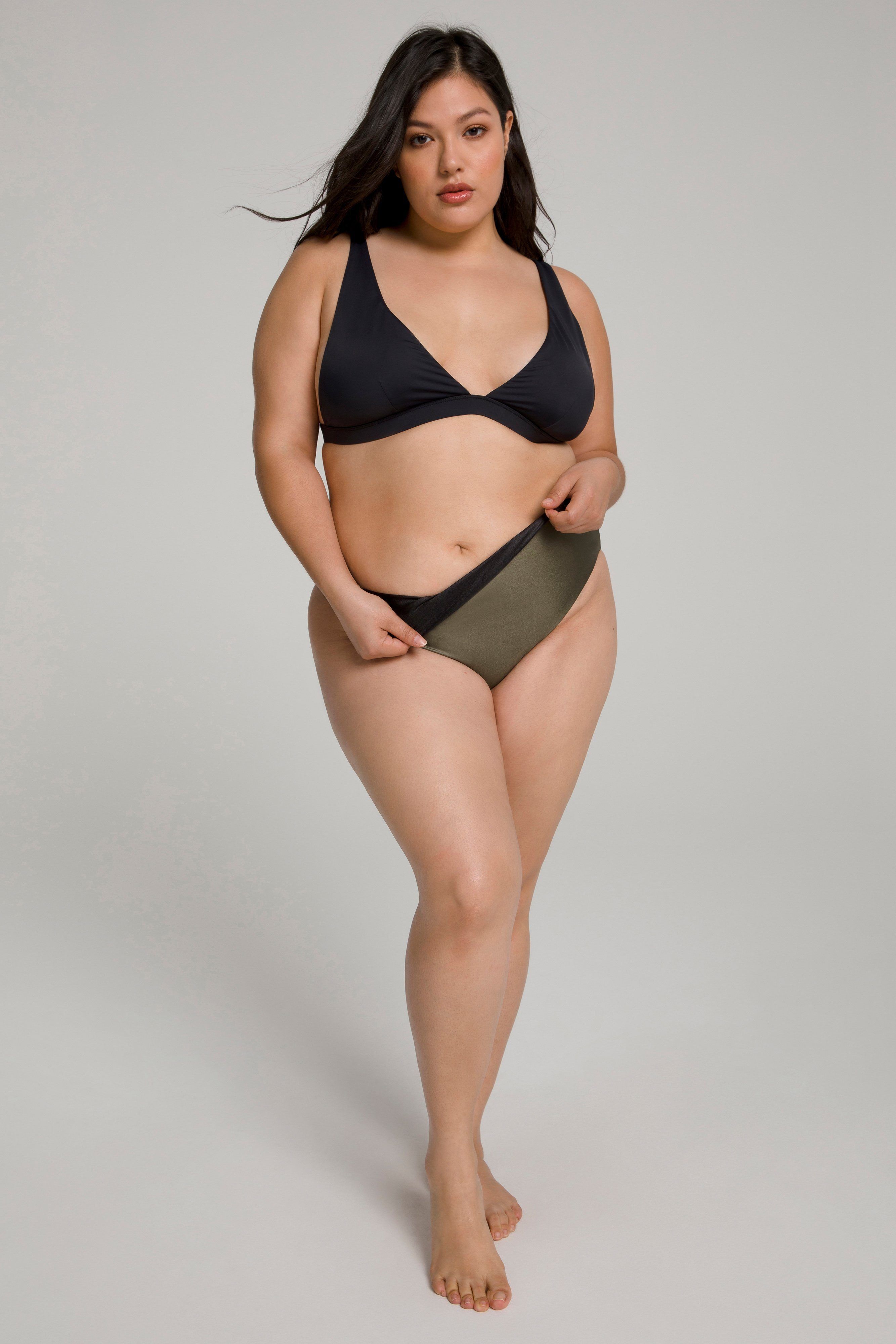 HIGH SHINE GOOD WAIST BOTTOM | BLACK001 sold by Good American product image thumbnail 17