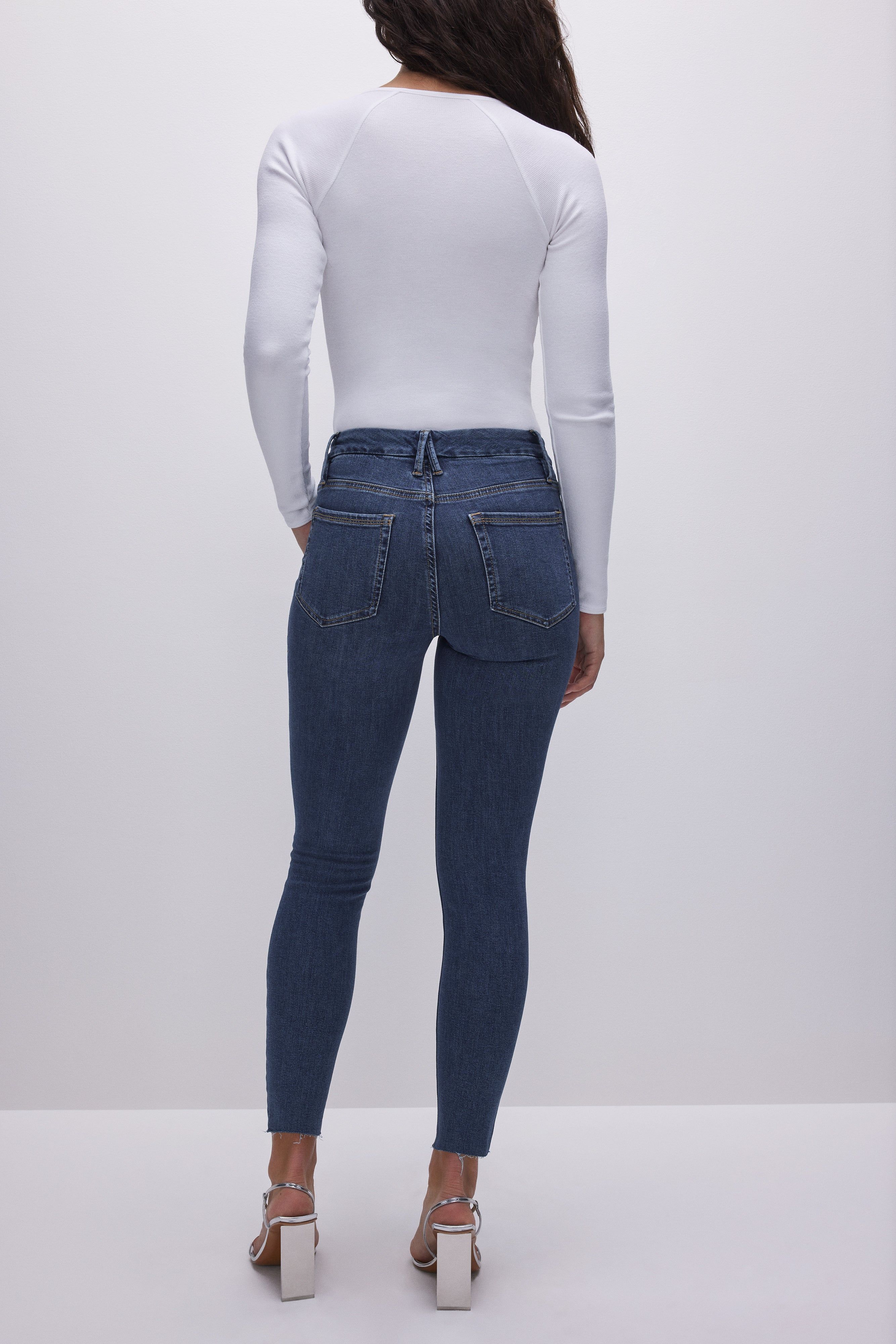 GOOD LEGS CROPPED JEANS | BLUE835 sold by Good American product image thumbnail 4
