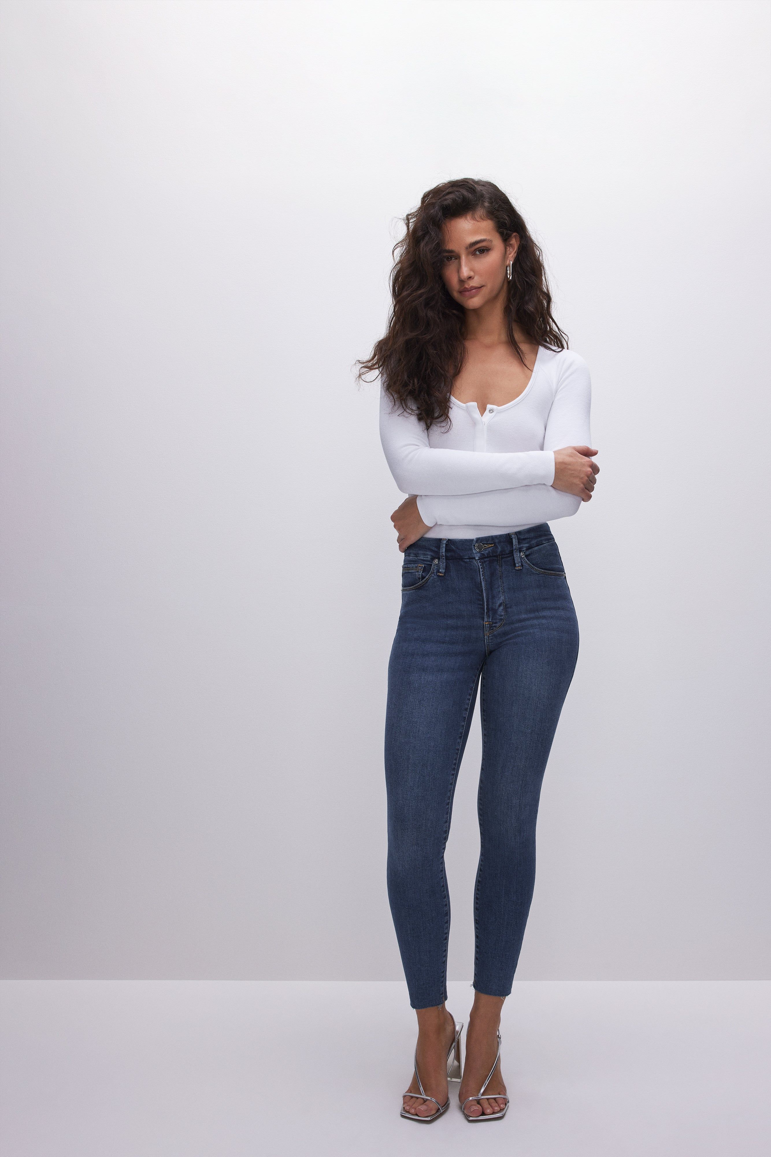 GOOD LEGS CROPPED JEANS | BLUE835 sold by Good American product image thumbnail 5