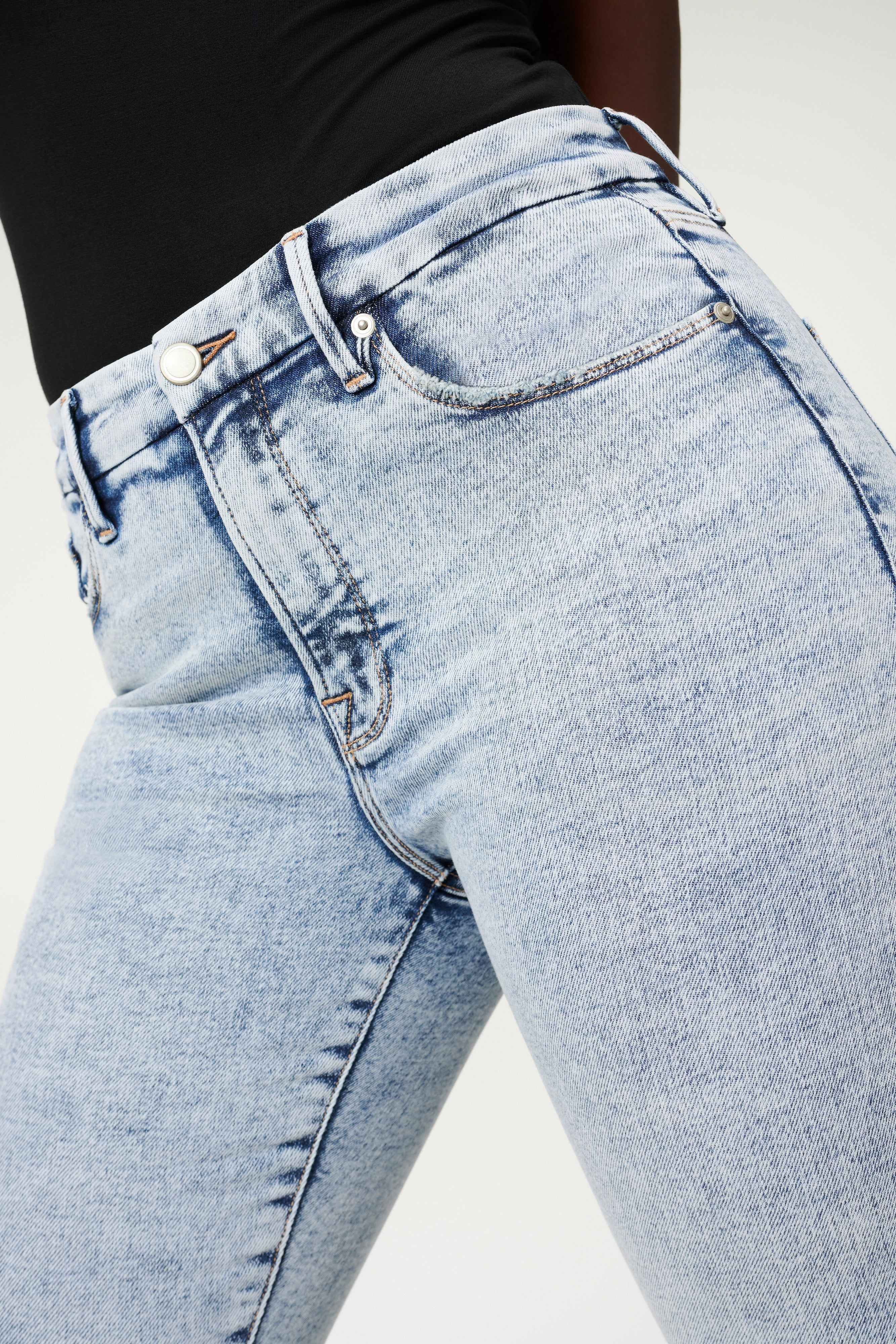 GOOD LEGS CROPPED JEANS | BLUE837 sold by Good American product image thumbnail 9