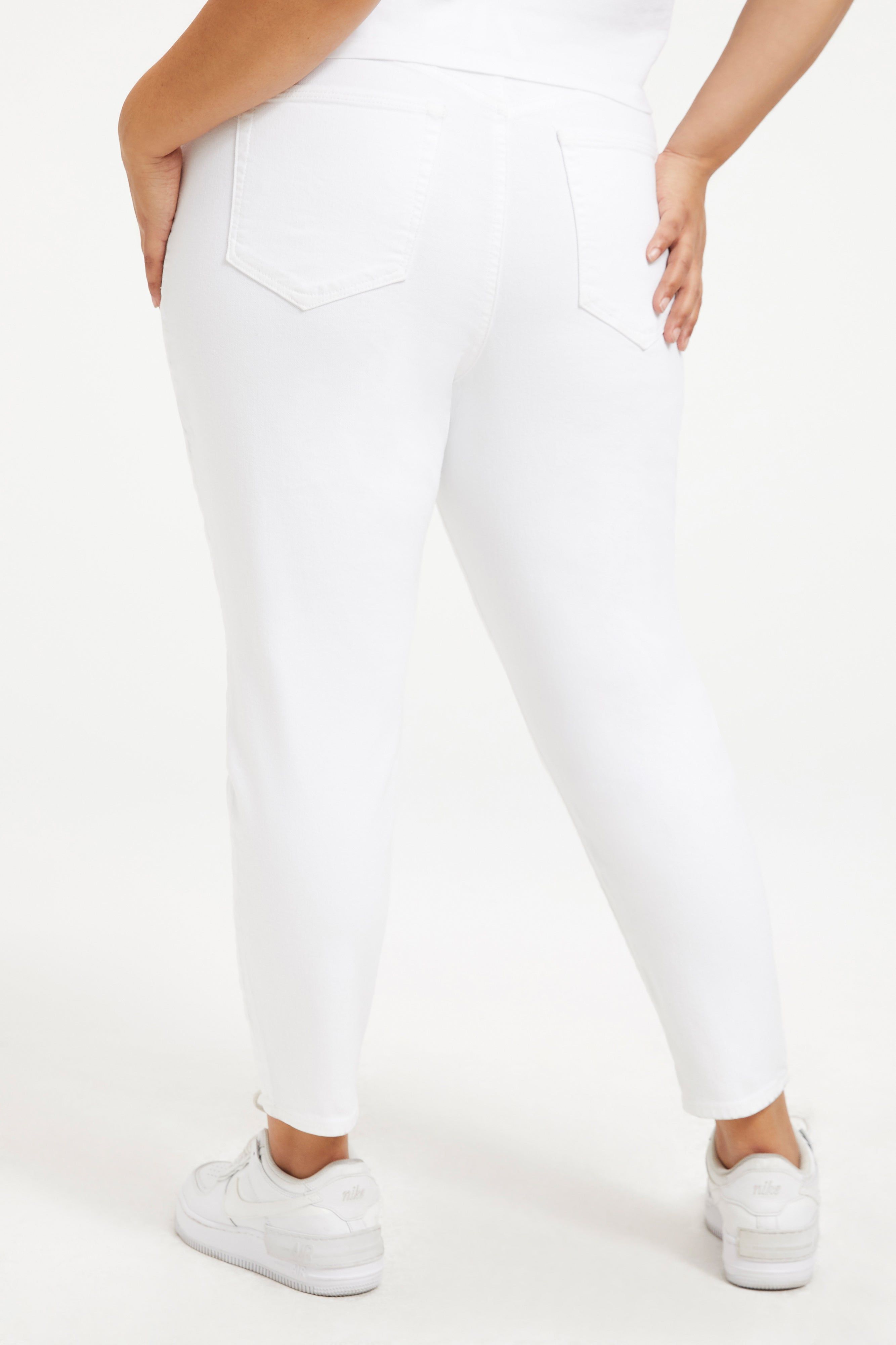 GOOD WAIST CROPPED JEANS | WHITE001 sold by Good American product image thumbnail 8