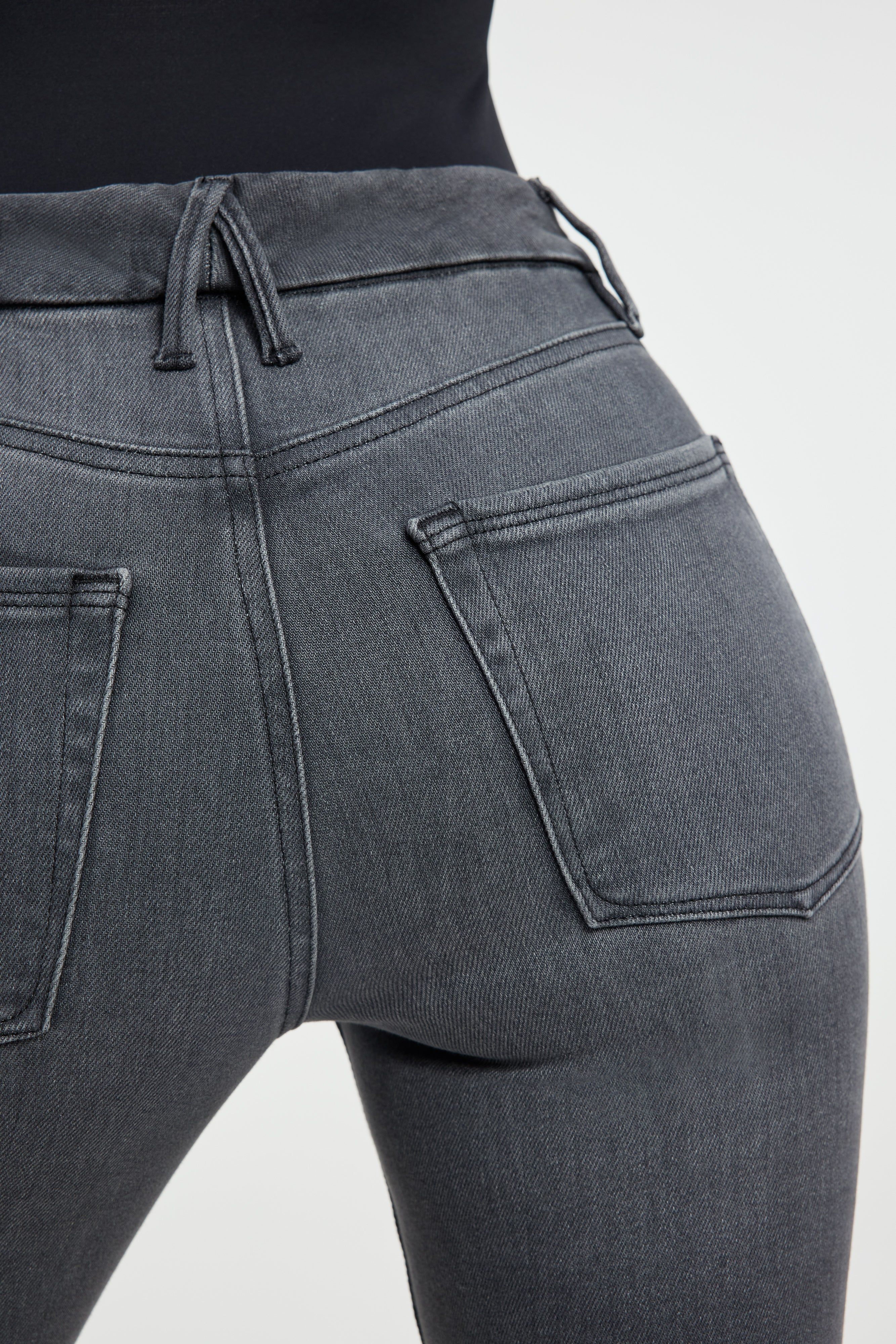 GOOD LEGS CIGARETTE JEANS| BLACK214 sold by Good American product image thumbnail 5