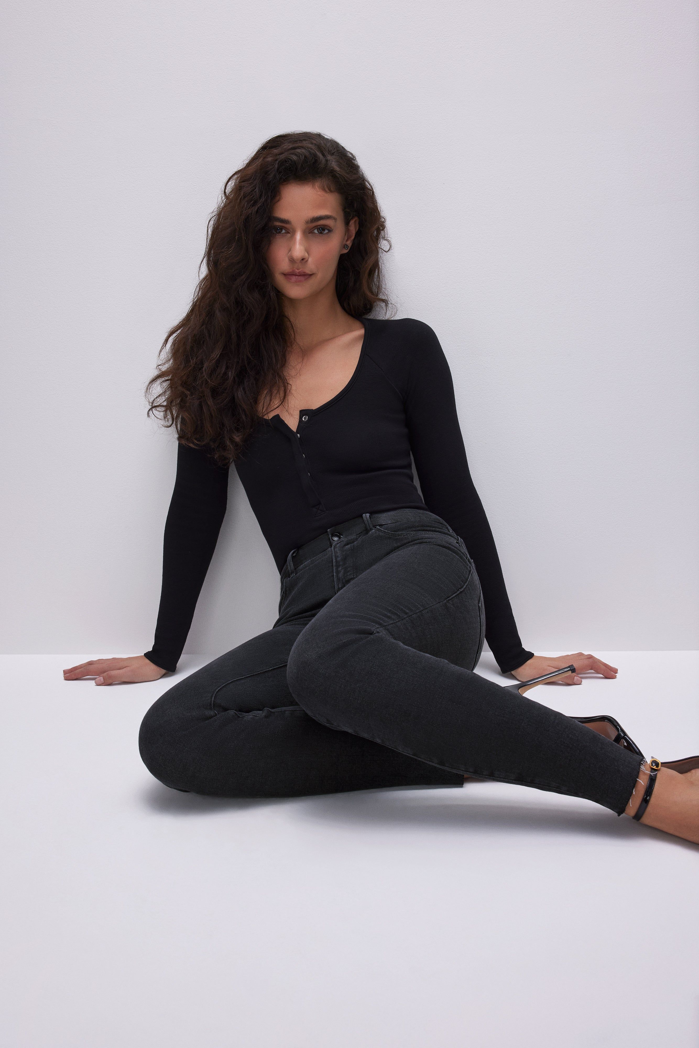 GOOD LEGS SKINNY JEANS | BLACK184 sold by Good American product image thumbnail 11