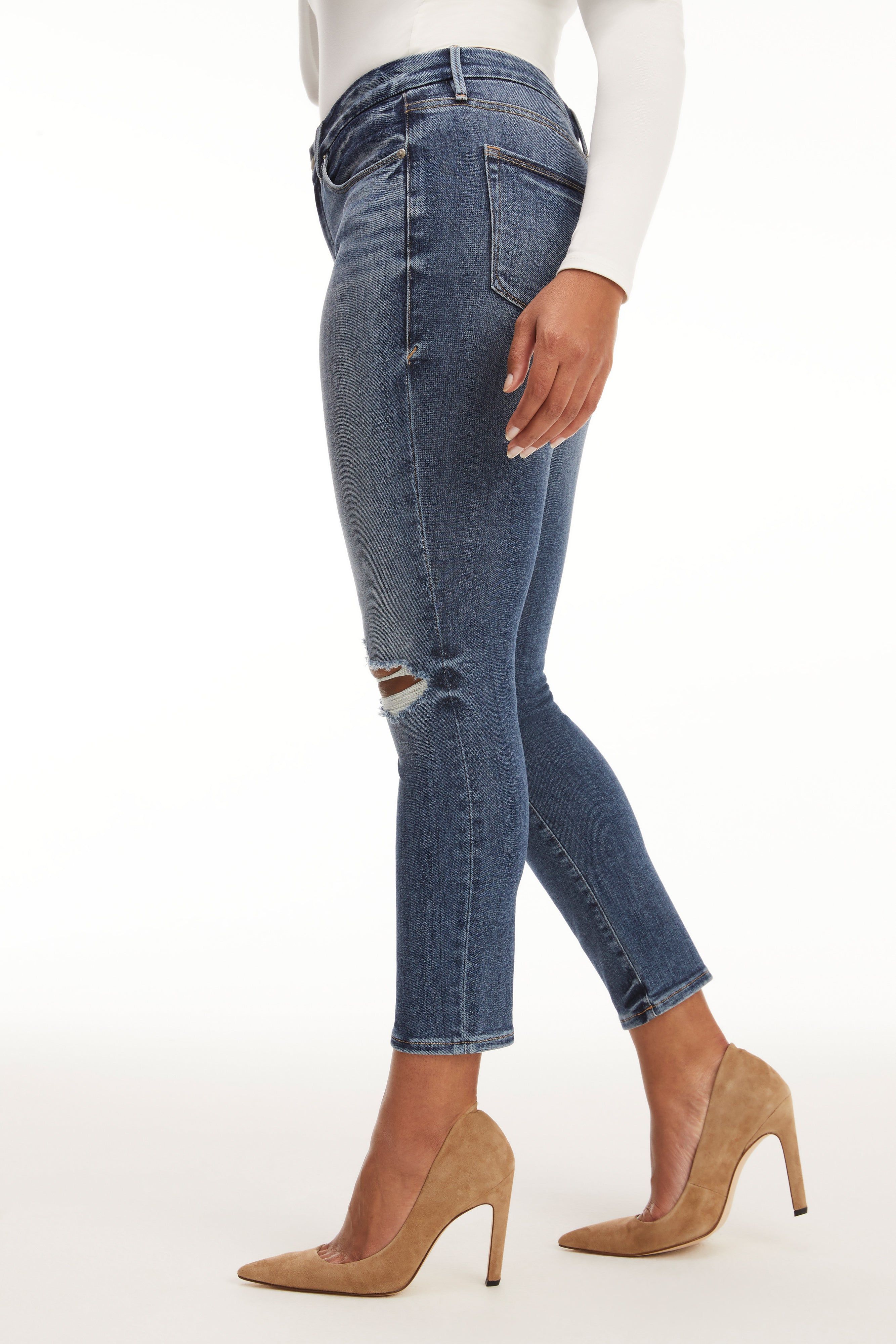 GOOD LEGS CIGARETTE JEANS | BLUE673 sold by Good American product image thumbnail 9