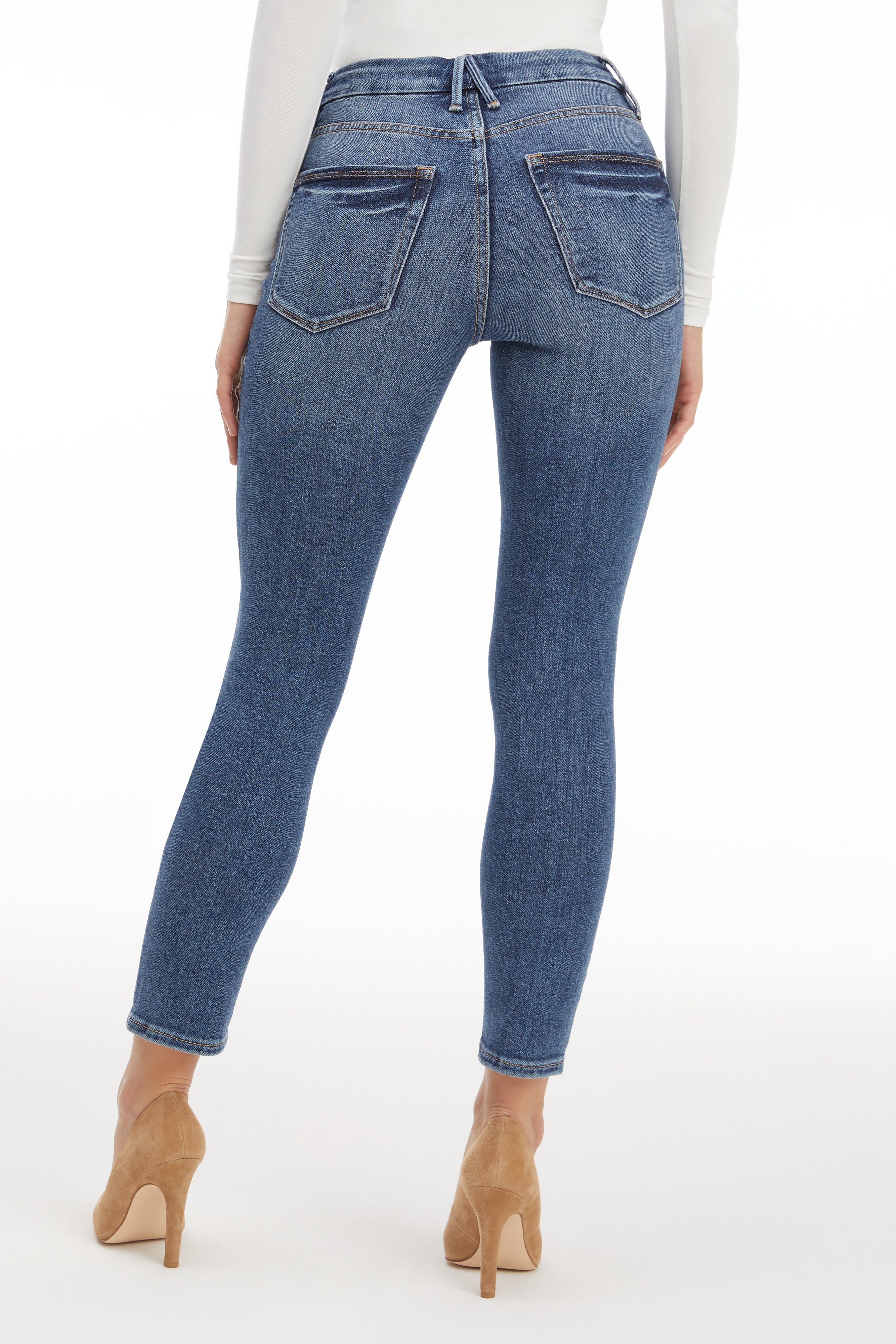 GOOD LEGS CIGARETTE JEANS | BLUE673 sold by Good American product image thumbnail 4