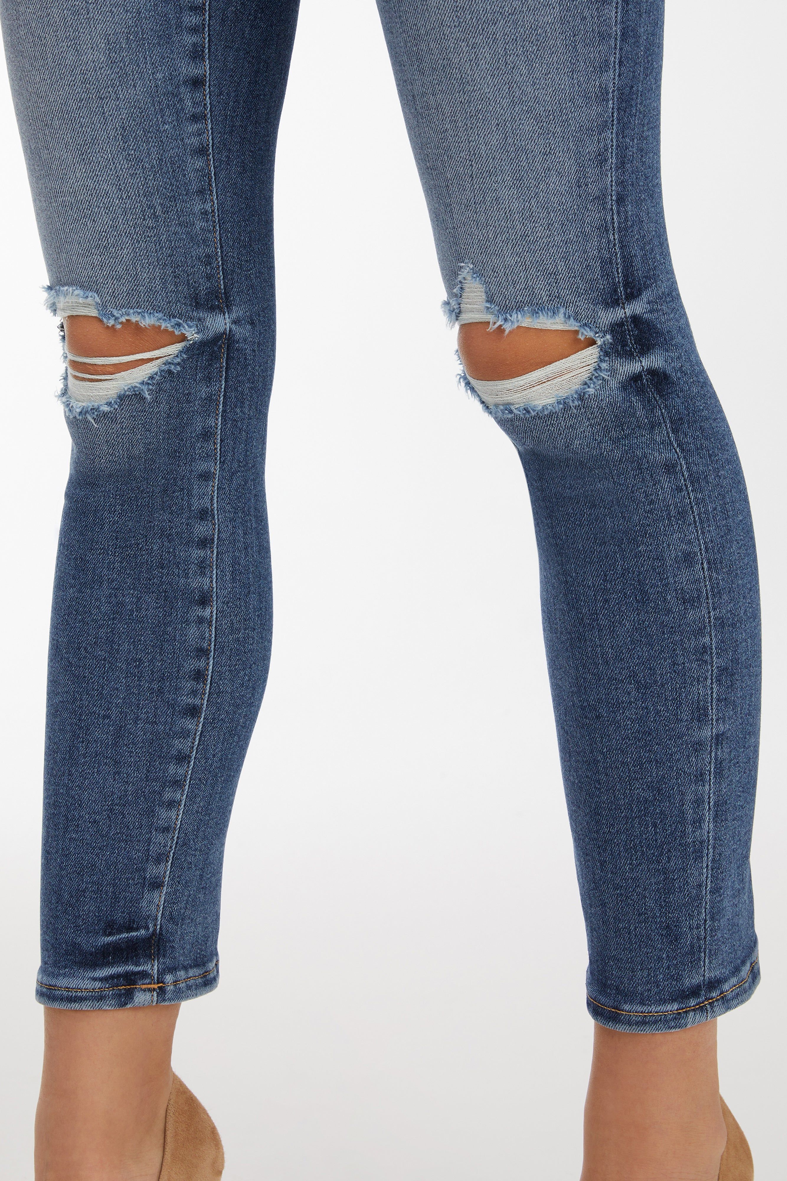 GOOD LEGS CIGARETTE JEANS | BLUE673 sold by Good American product image thumbnail 6