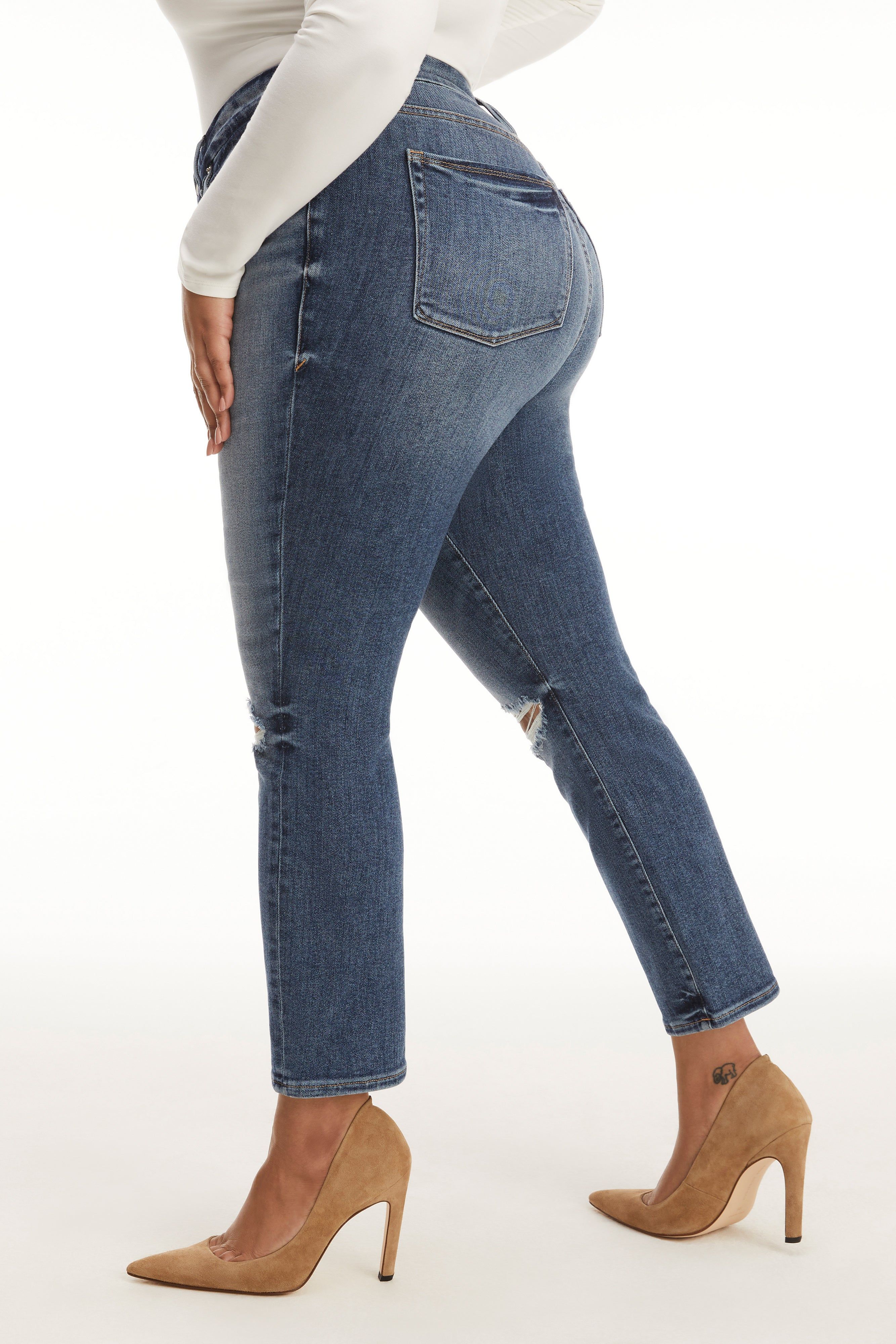 GOOD LEGS CIGARETTE JEANS | BLUE673 sold by Good American product image thumbnail 15