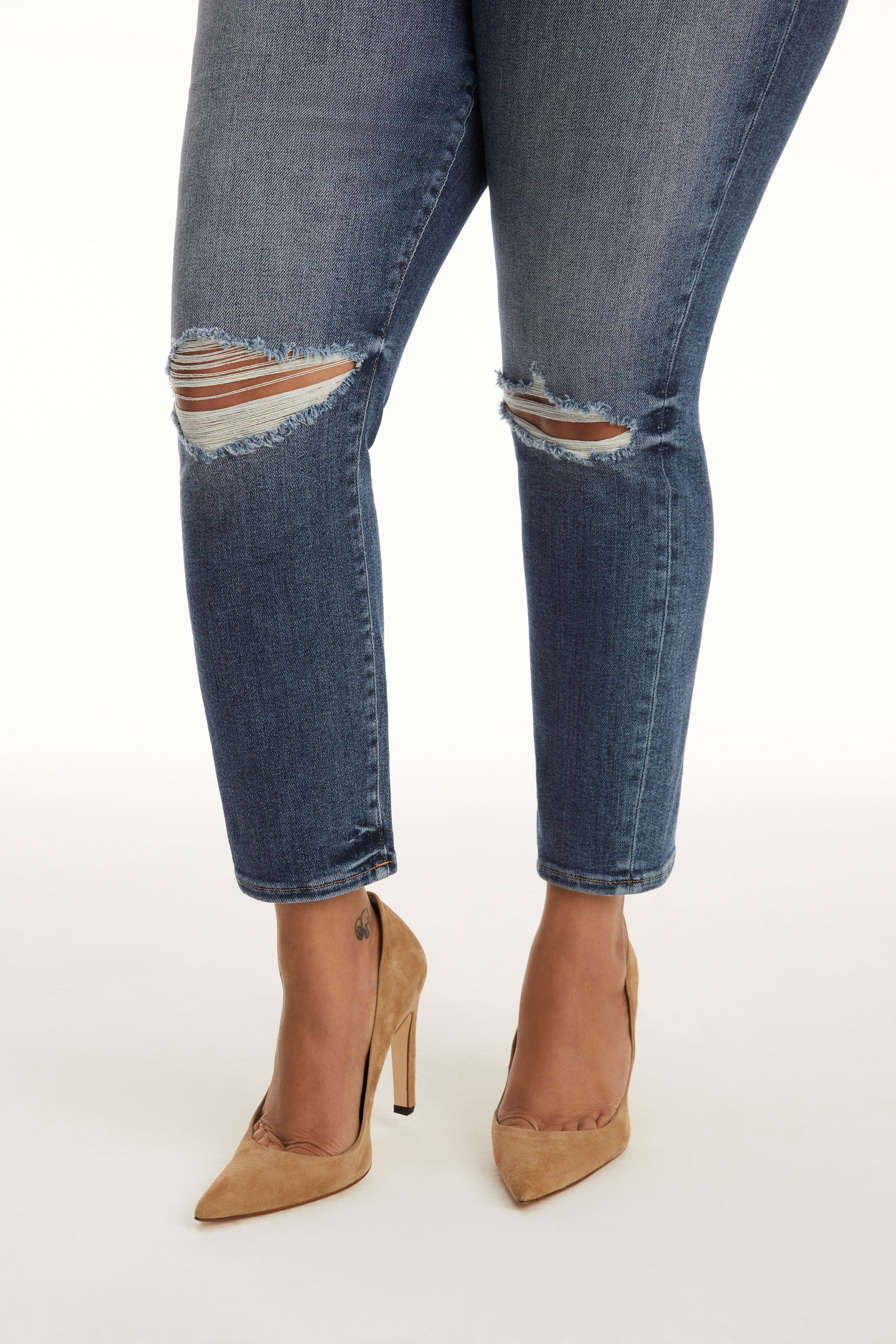 GOOD LEGS CIGARETTE JEANS | BLUE673 sold by Good American product image thumbnail 18