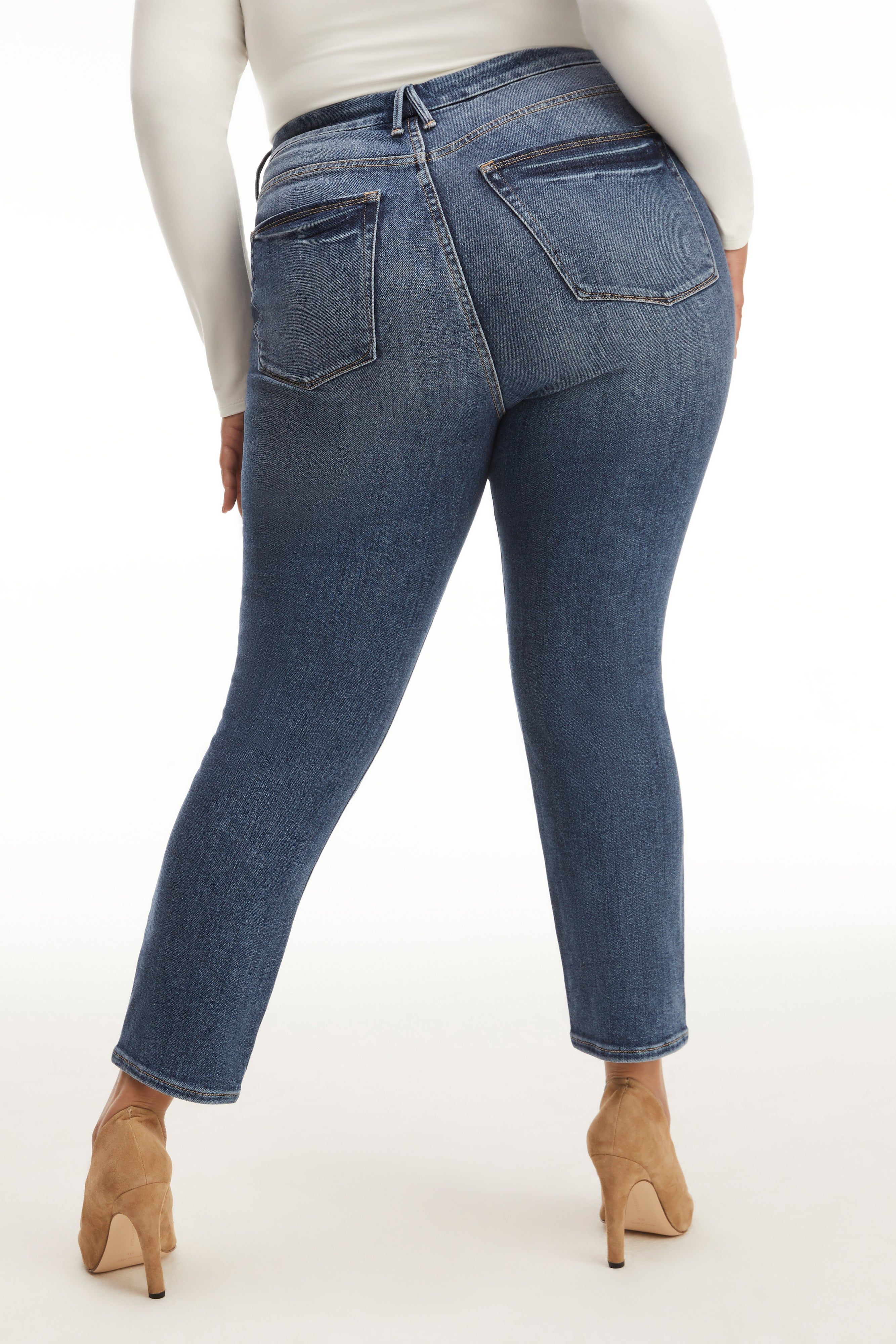 GOOD LEGS CIGARETTE JEANS | BLUE673 sold by Good American product image thumbnail 16