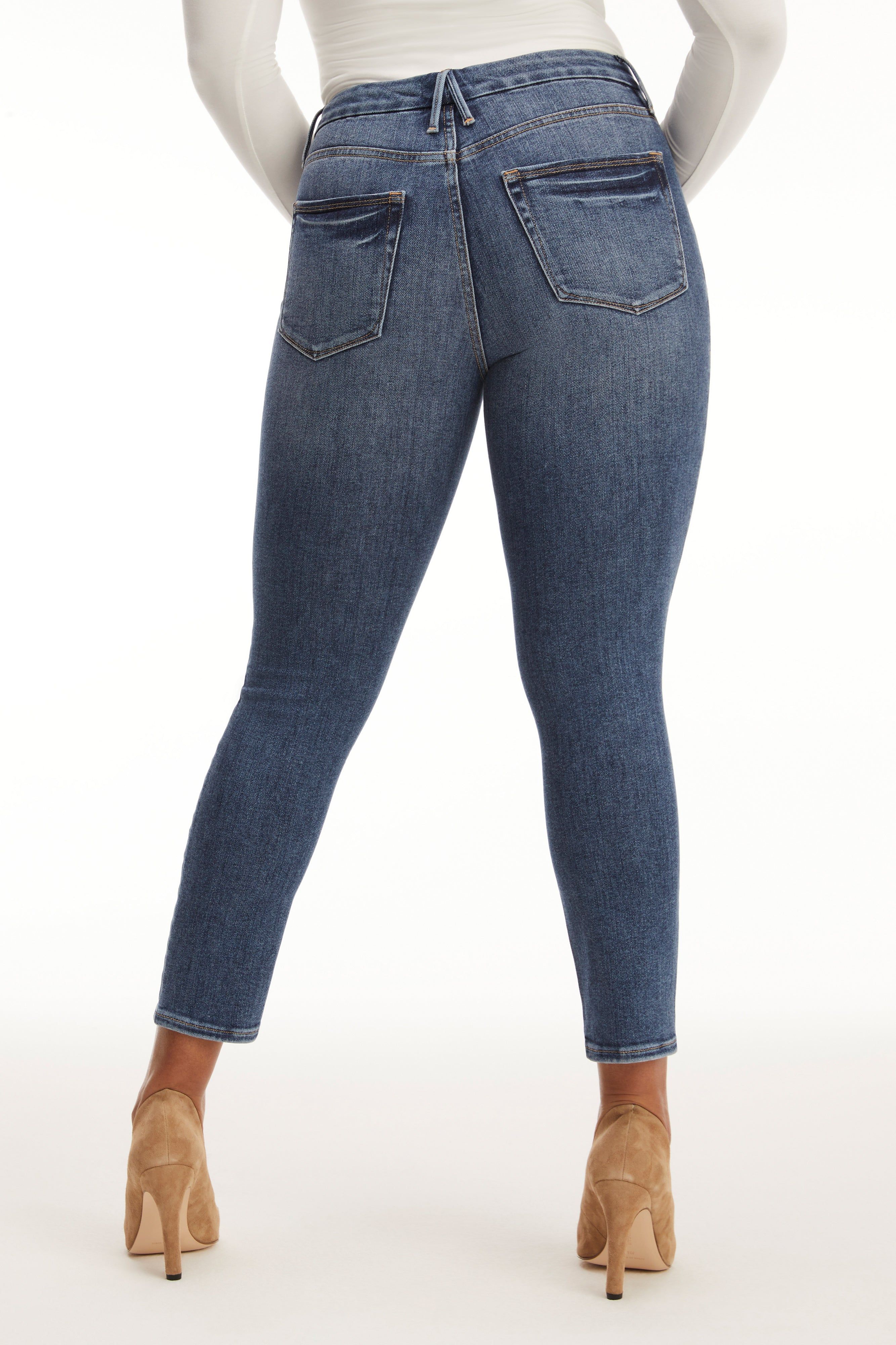 GOOD LEGS CIGARETTE JEANS | BLUE673 sold by Good American product image thumbnail 10