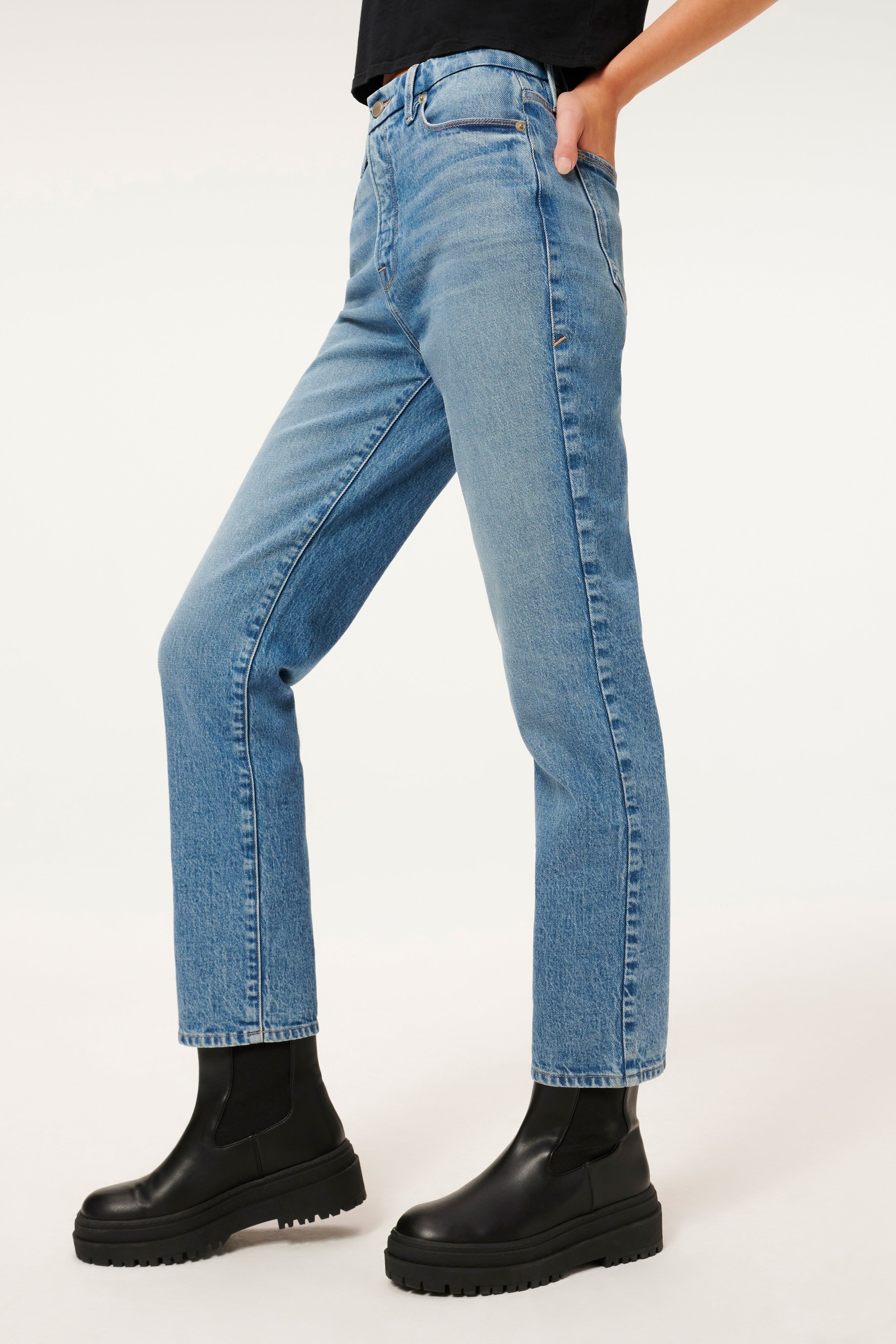 GOOD VINTAGE JEANS | BLUE942 sold by Good American product image thumbnail 4