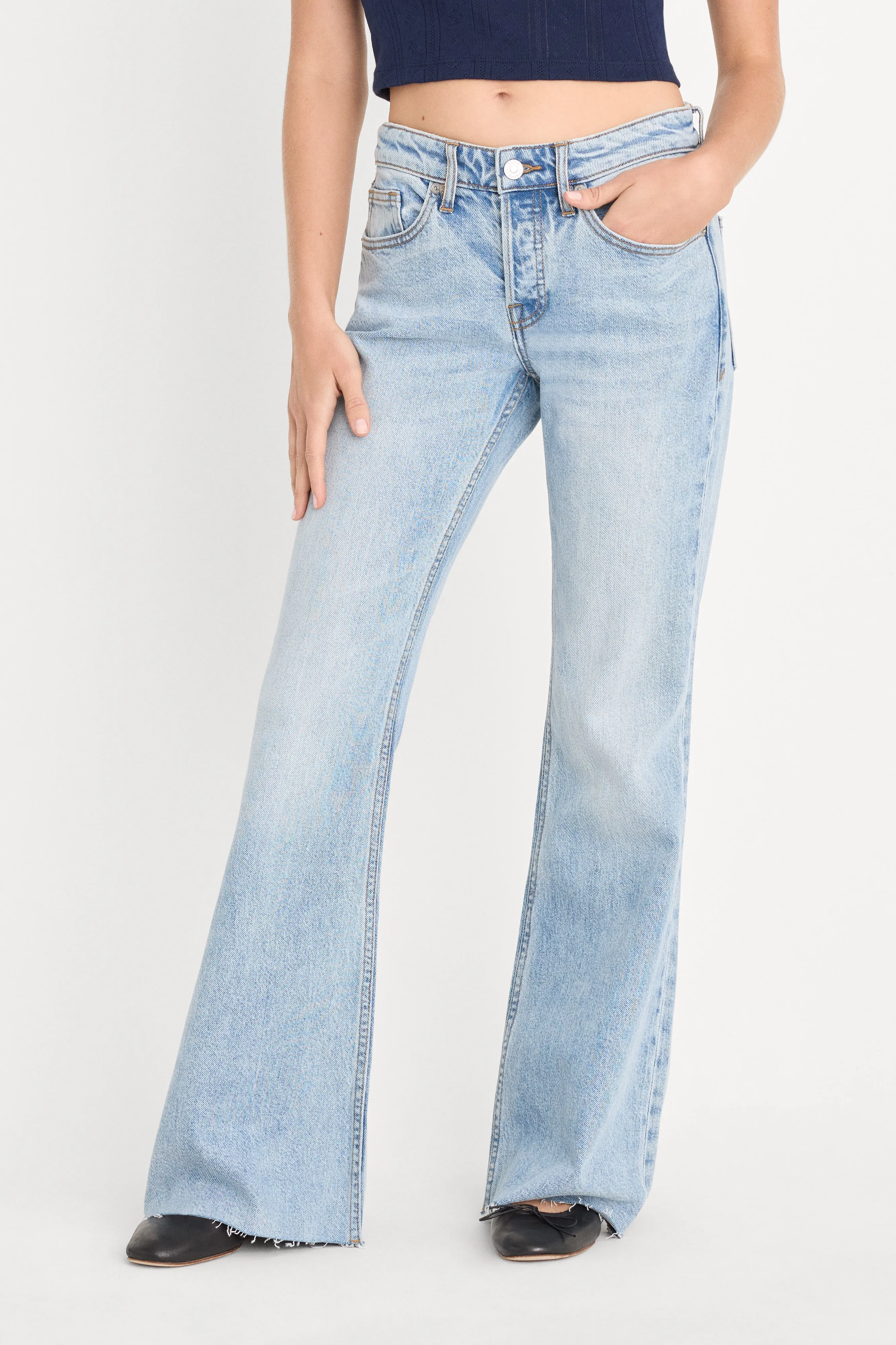 VINTAGE LOW RELAXED FLARE JEANS | INDIGO1288 sold by Good American product image thumbnail 2