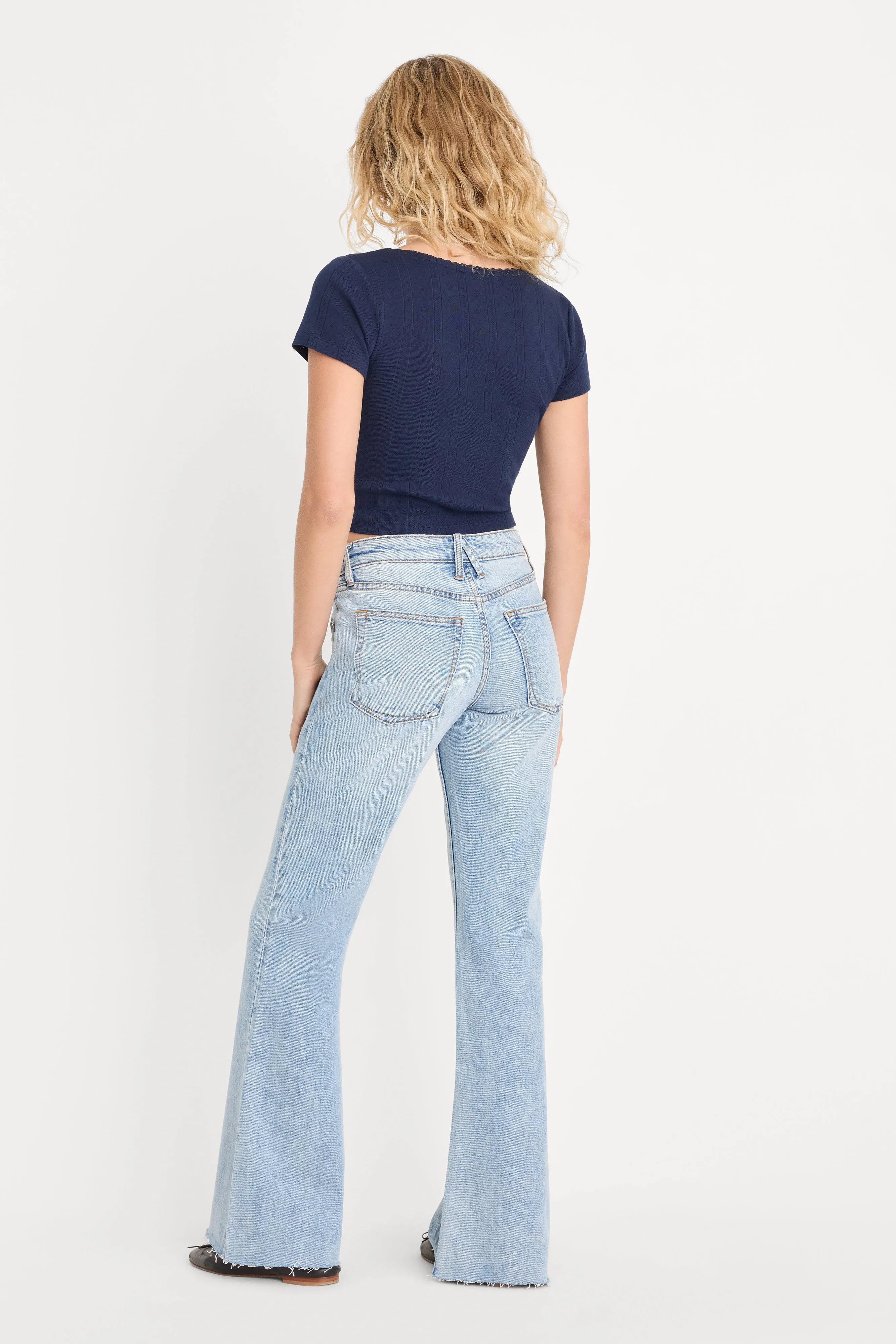 VINTAGE LOW RELAXED FLARE JEANS | INDIGO1288 sold by Good American product image thumbnail 5