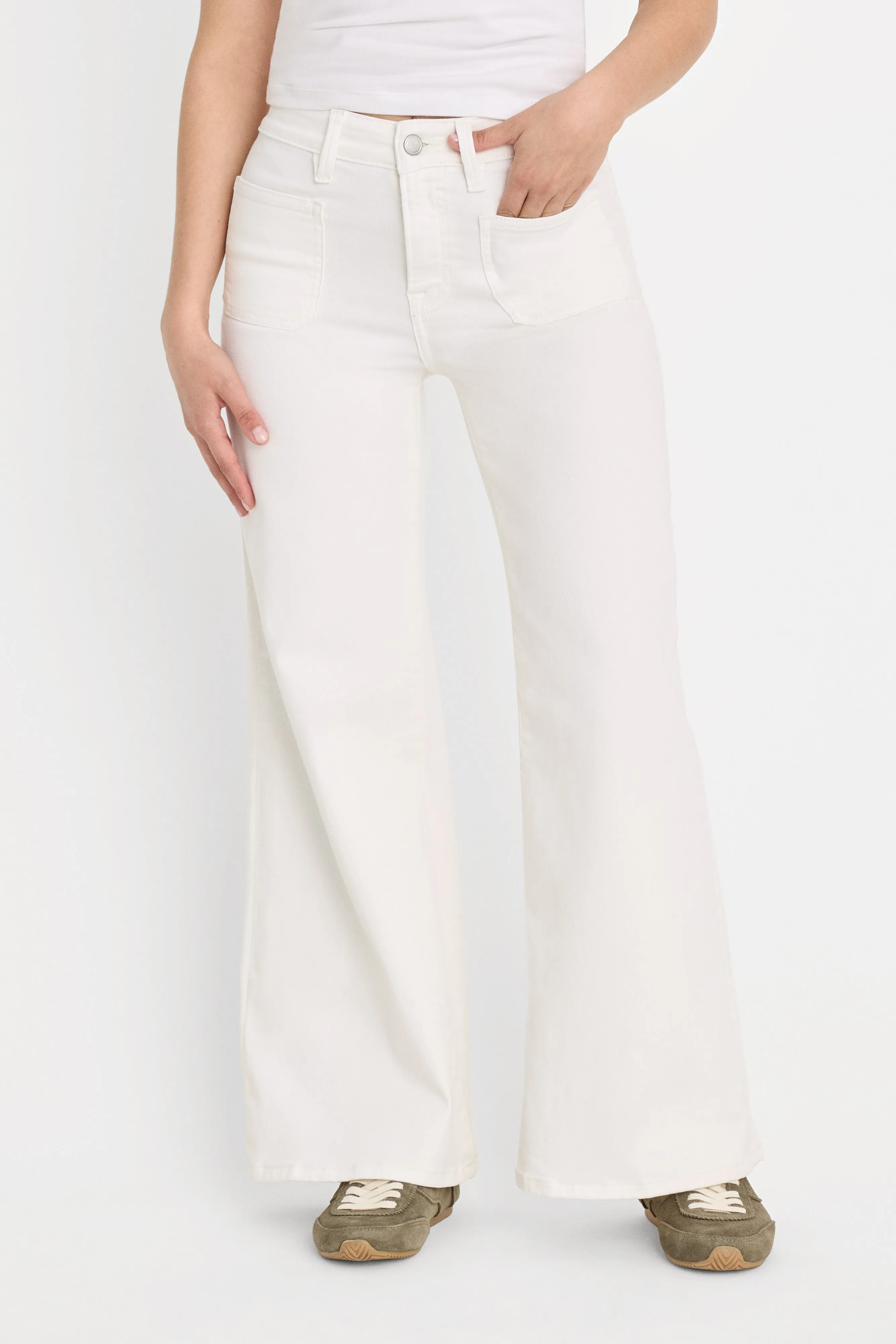 GOOD PETITE PALAZZO JEANS | WHITE001 sold by Good American product image thumbnail 2