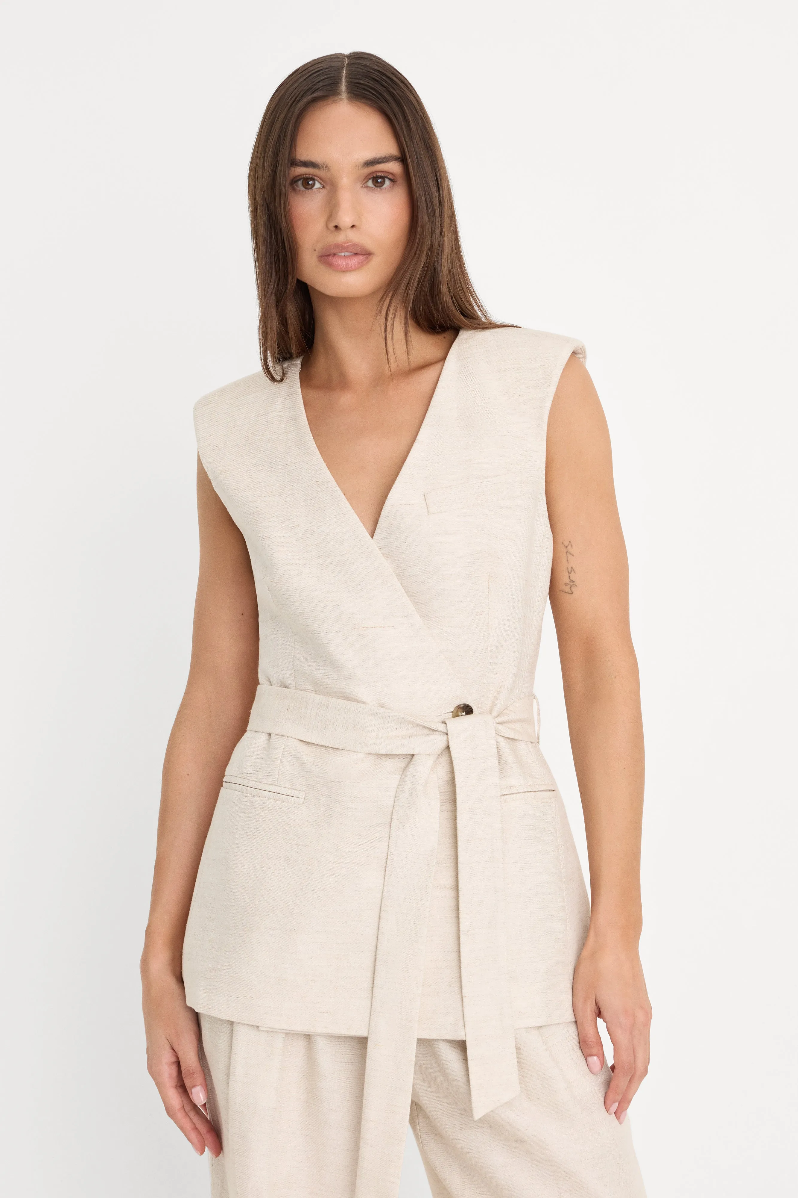 LINEN SLEEVELESS BELTED VEST | OAT sold by Good American