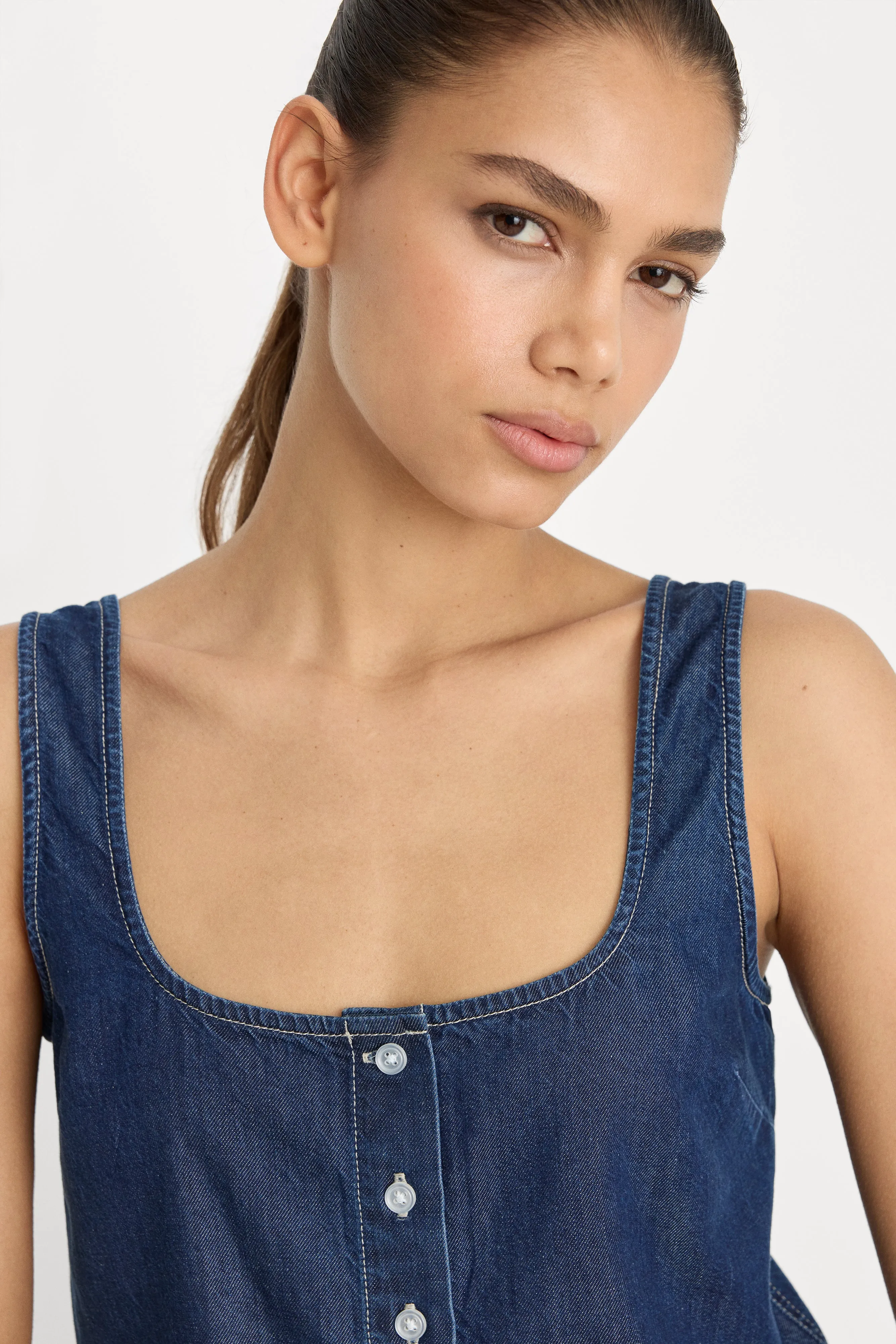 DENIM BUTTON FRONT TANK | INDIGO1187 sold by Good American product image thumbnail 2