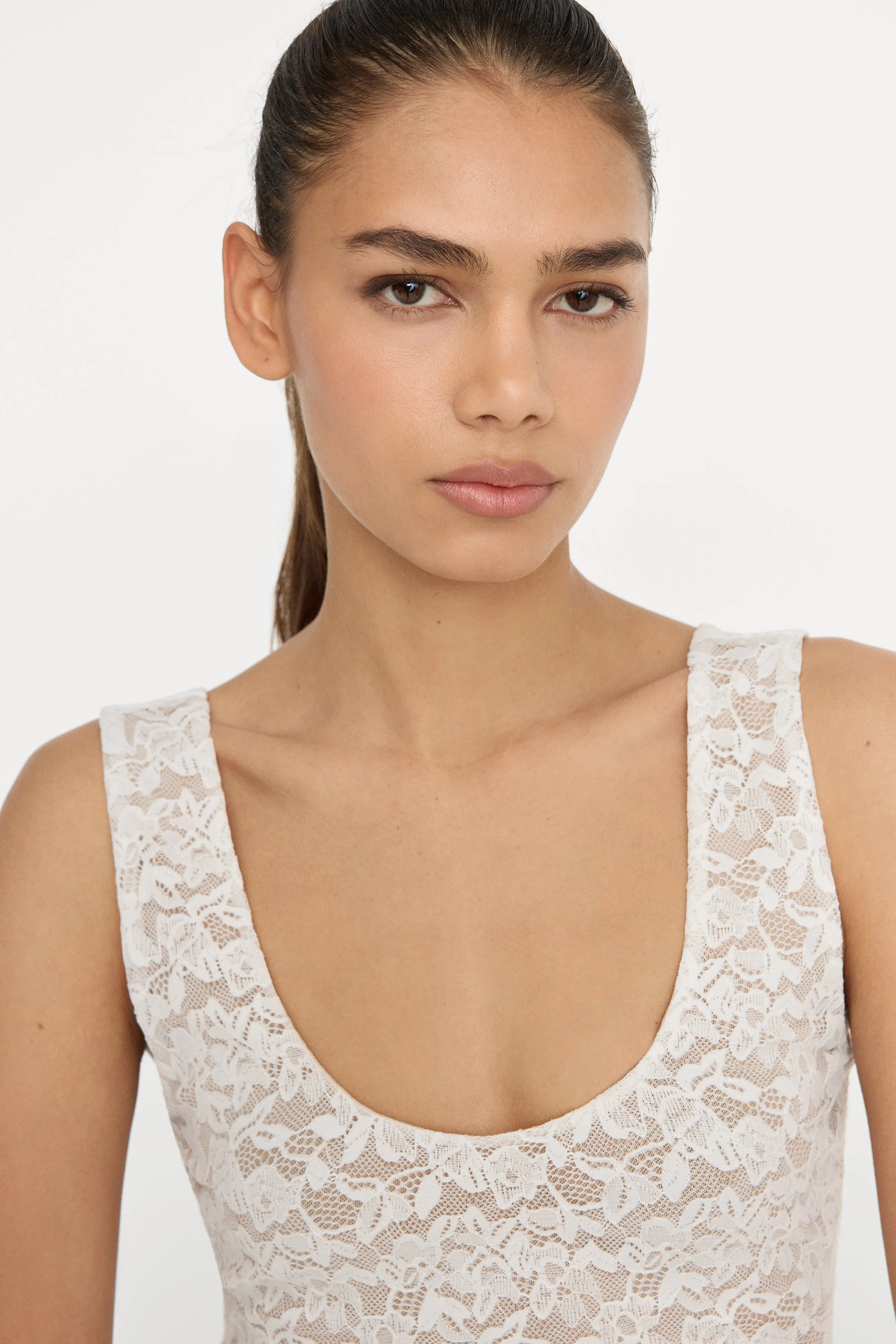 STRETCH LACE SCOOP TANK BODYSUIT | CHALK sold by Good American product image thumbnail 4
