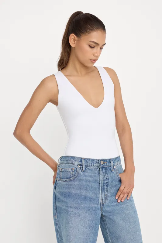 SCULPTING DEEP V BODYSUIT | WHITE001 made by Good American