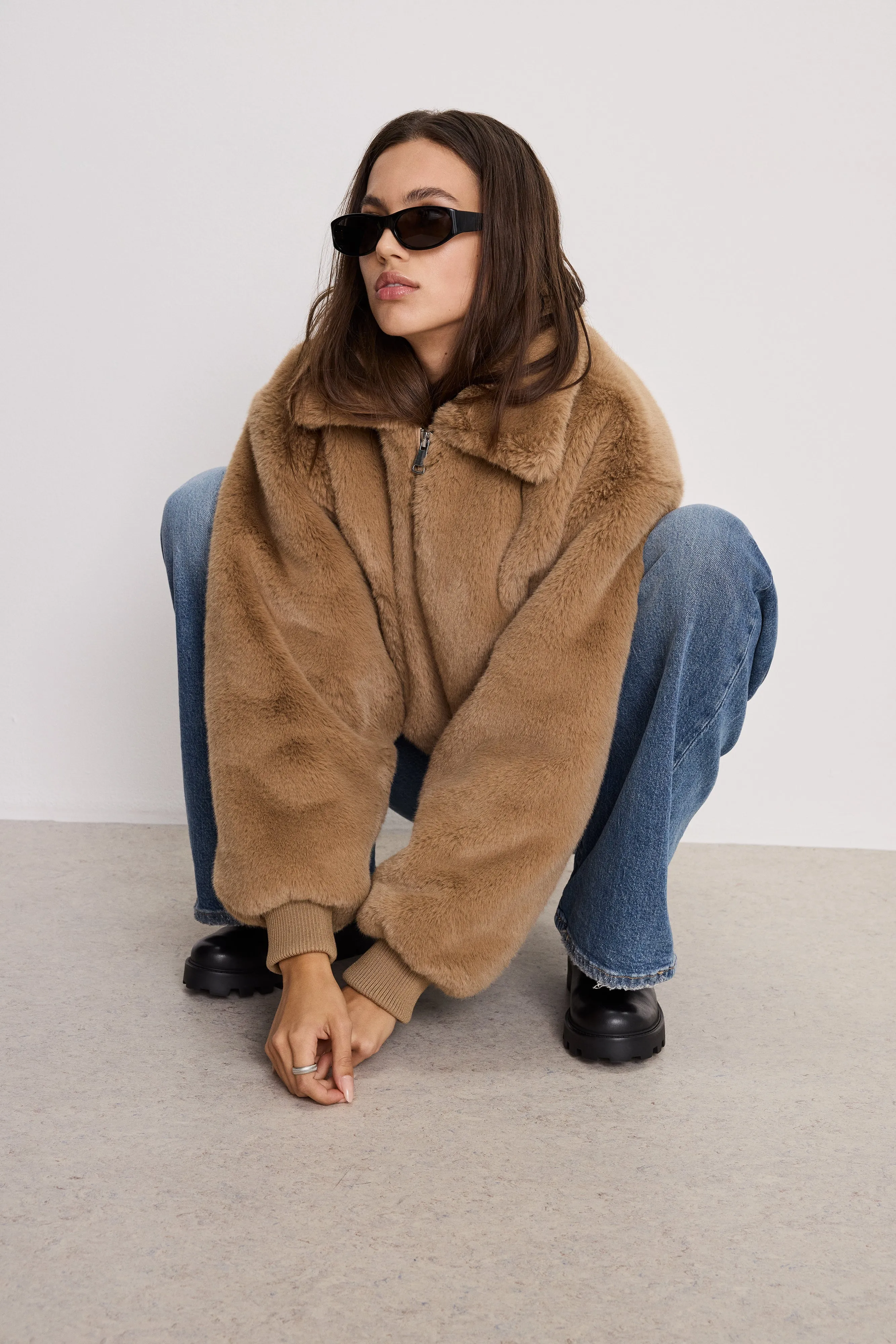 FAUX FUR COLLAR JACKET | WARM CARAMEL003 sold by Good American product image thumbnail 5