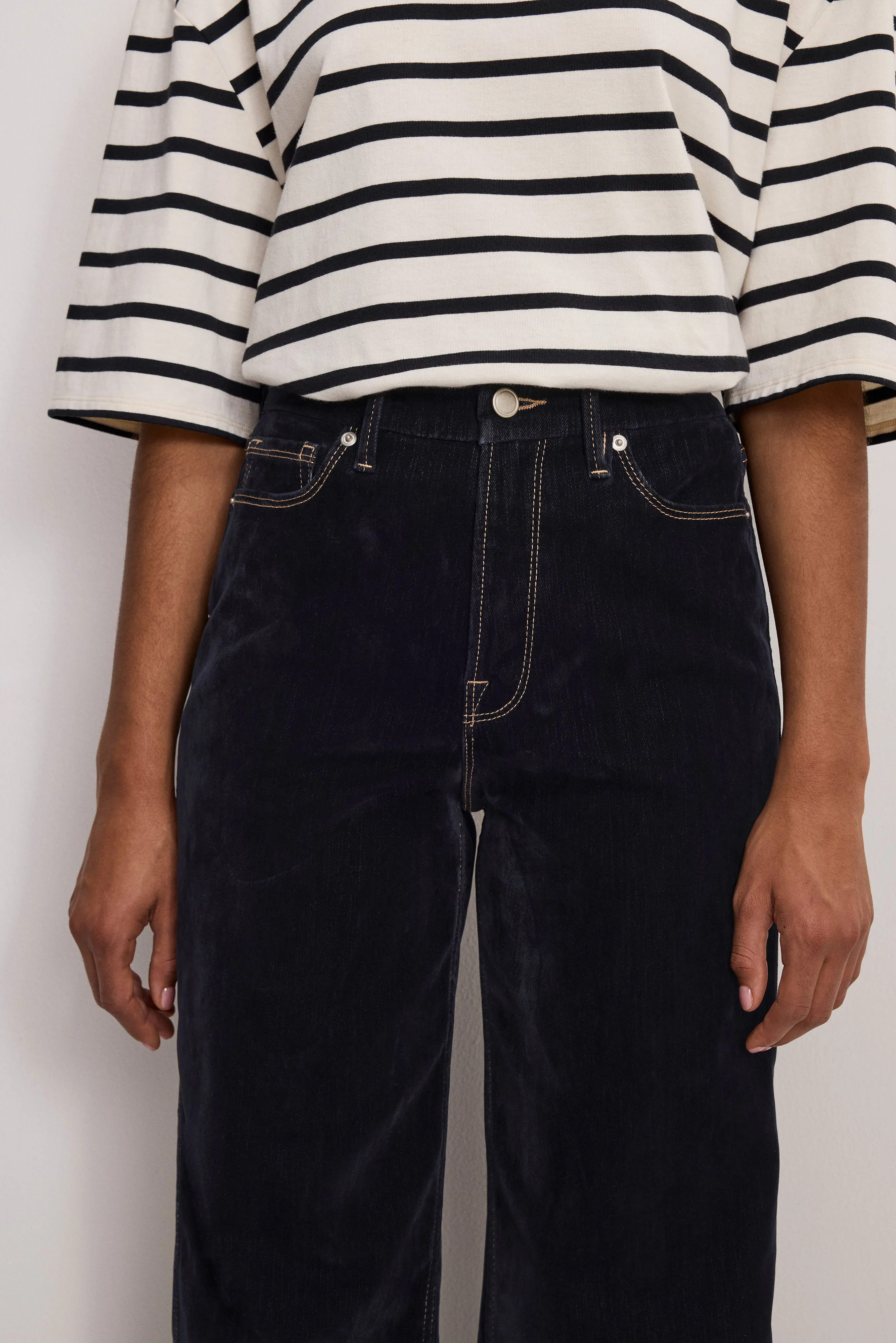 GOOD SKATE FLOCKED DENIM JEANS | INDIGO939 sold by Good American product image thumbnail 5
