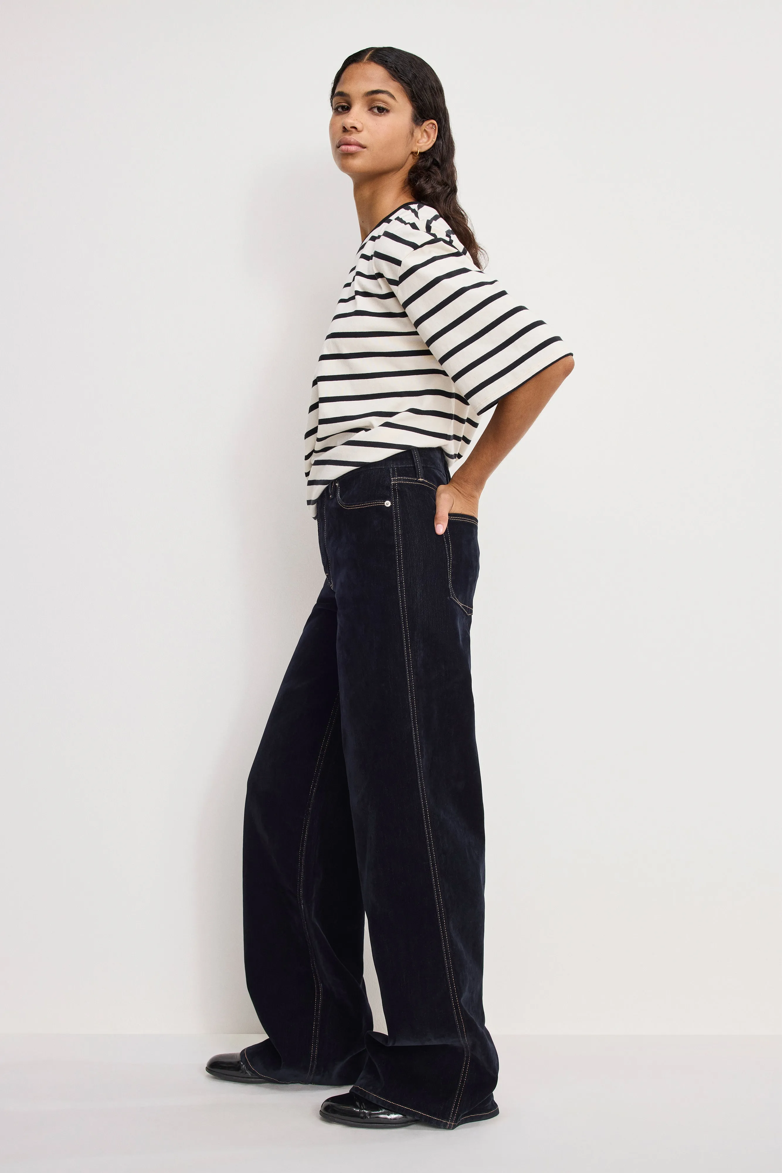 GOOD SKATE FLOCKED DENIM JEANS | INDIGO939 sold by Good American product image thumbnail 2