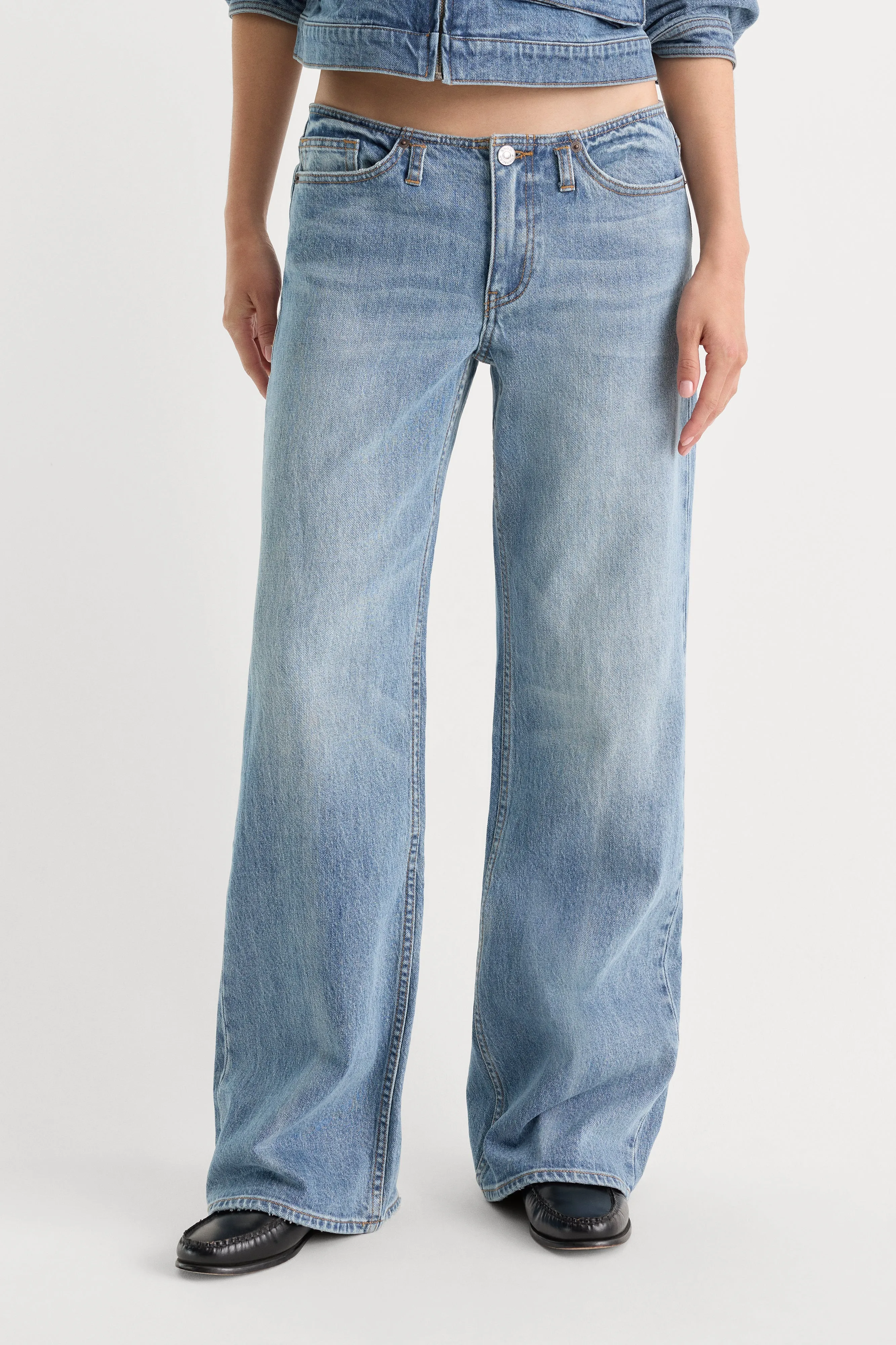 GHOST WAIST LOW LOOSE JEANS | AMBER sold by Good American product image thumbnail 2