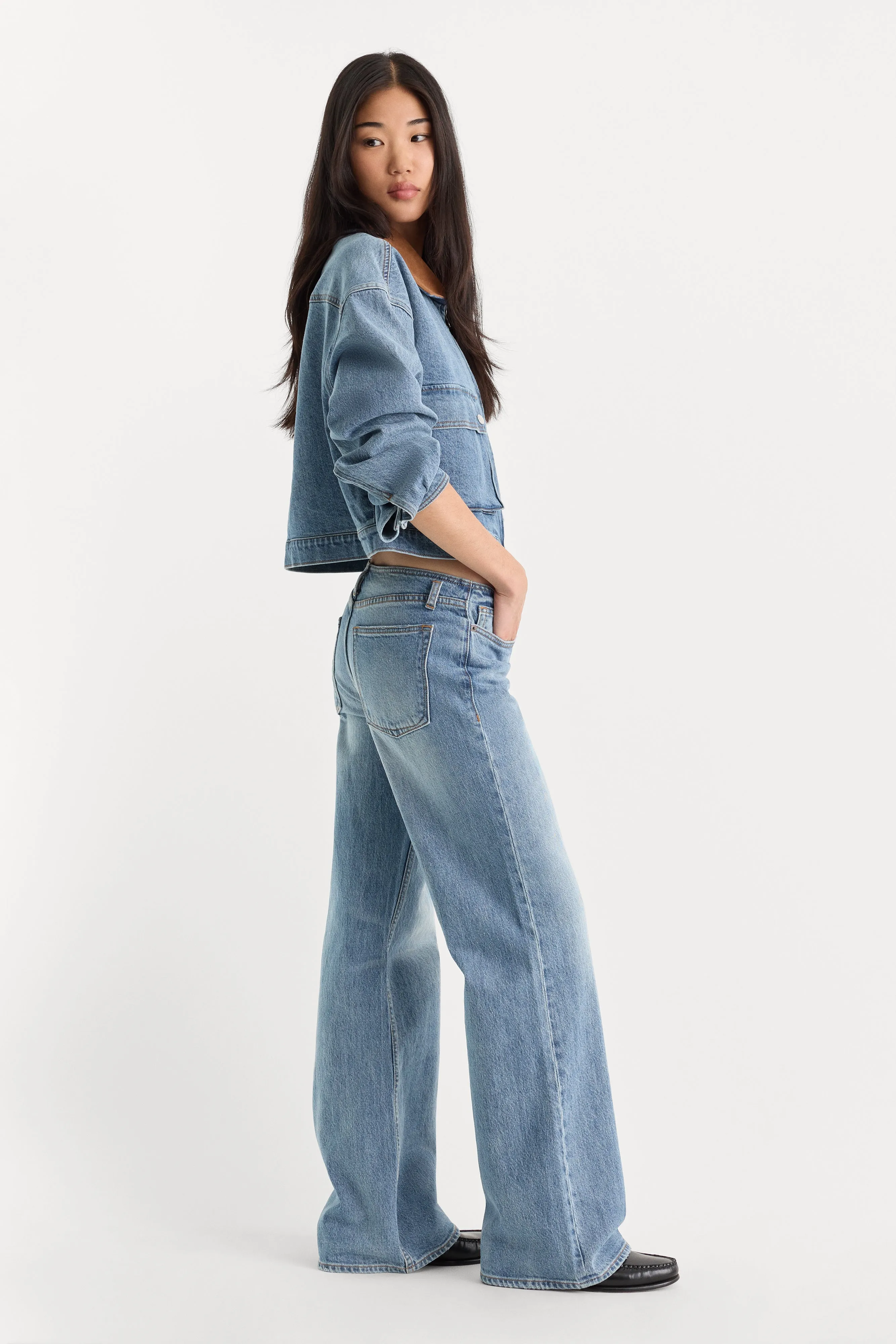 GHOST WAIST LOW LOOSE JEANS | AMBER sold by Good American product image thumbnail 3