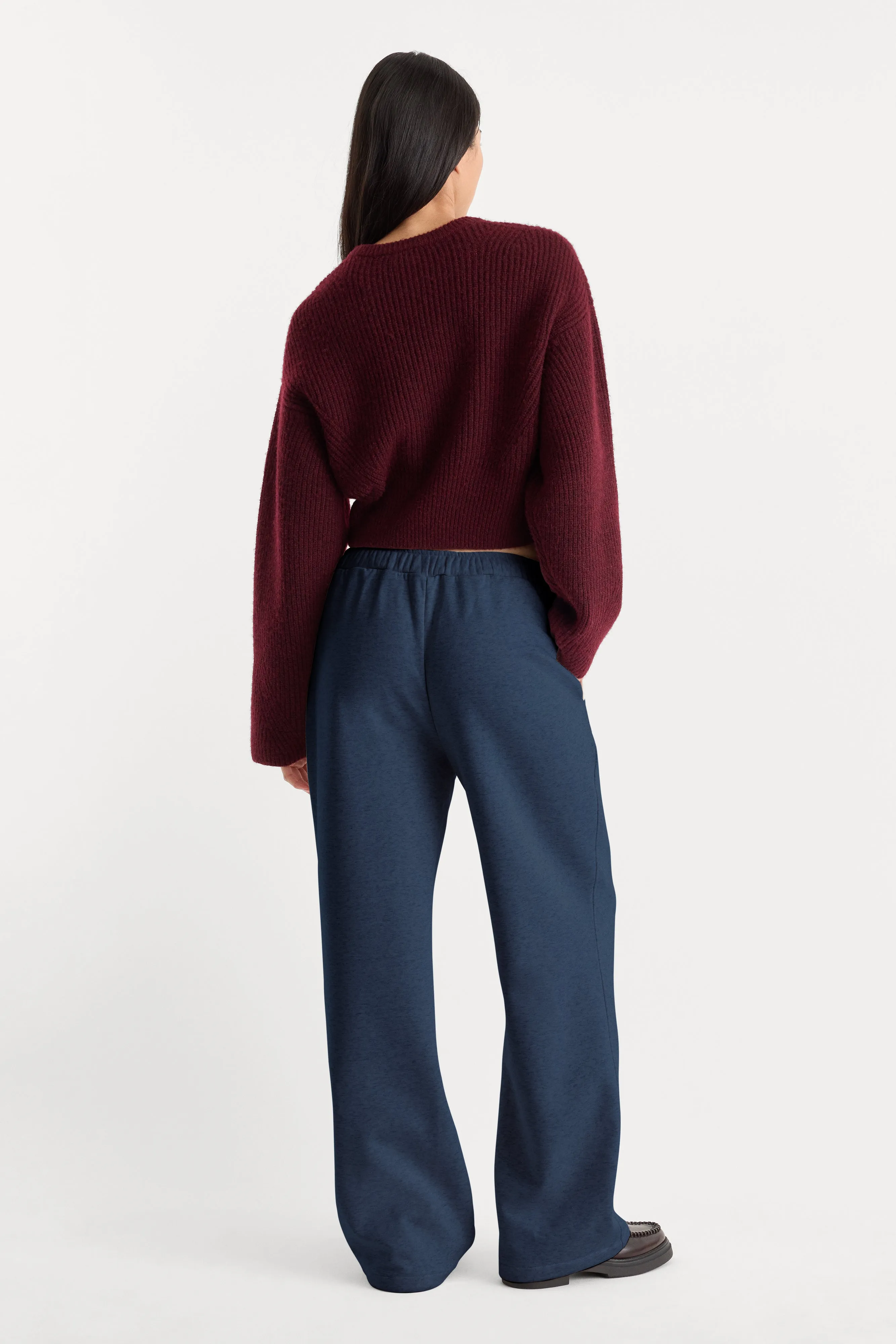 THE BRUSHED FLEECE SWEATPANT | NEW NAVY sold by Good American product image thumbnail 4