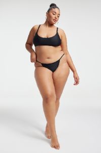 DEEP SCOOP BIKINI TOP | BLACK001 sold by Good American