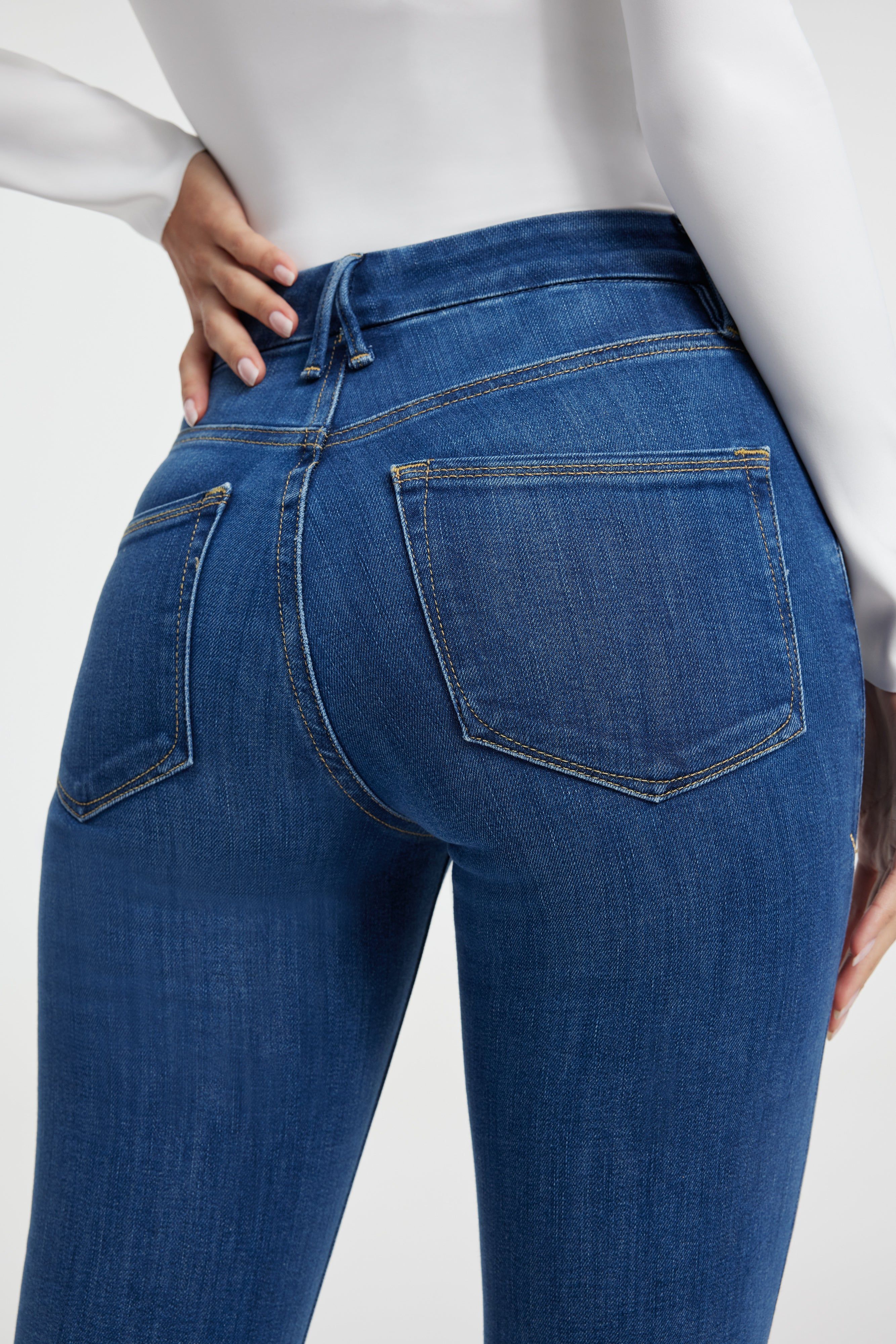 GOOD LEGS STRAIGHT JEANS| BLUE007 sold by Good American product image thumbnail 5