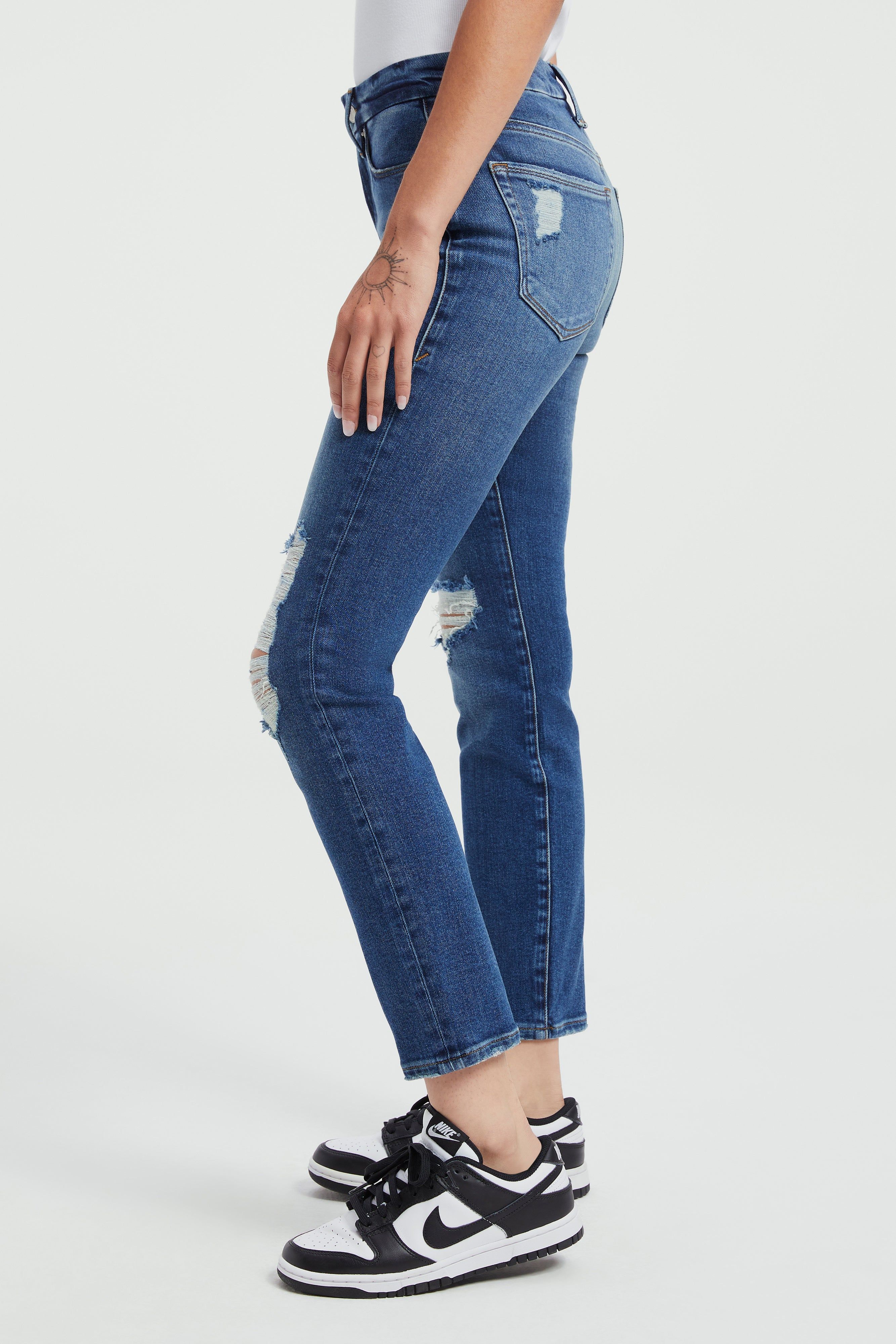GOOD LEGS CIGARETTE LIGHT COMPRESSION JEANS | INDIGO228 sold by Good American product image thumbnail 3