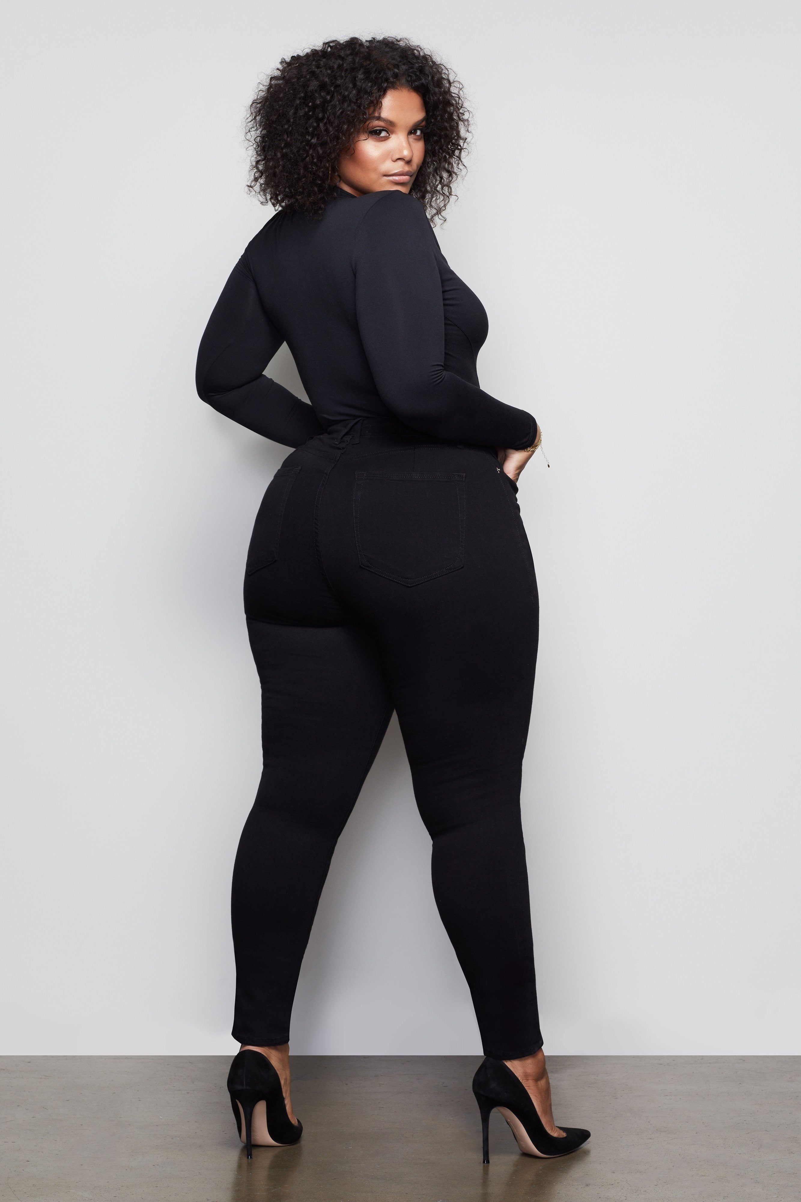 GOOD LEGS JEANS | BLACK001 sold by Good American product image thumbnail 12