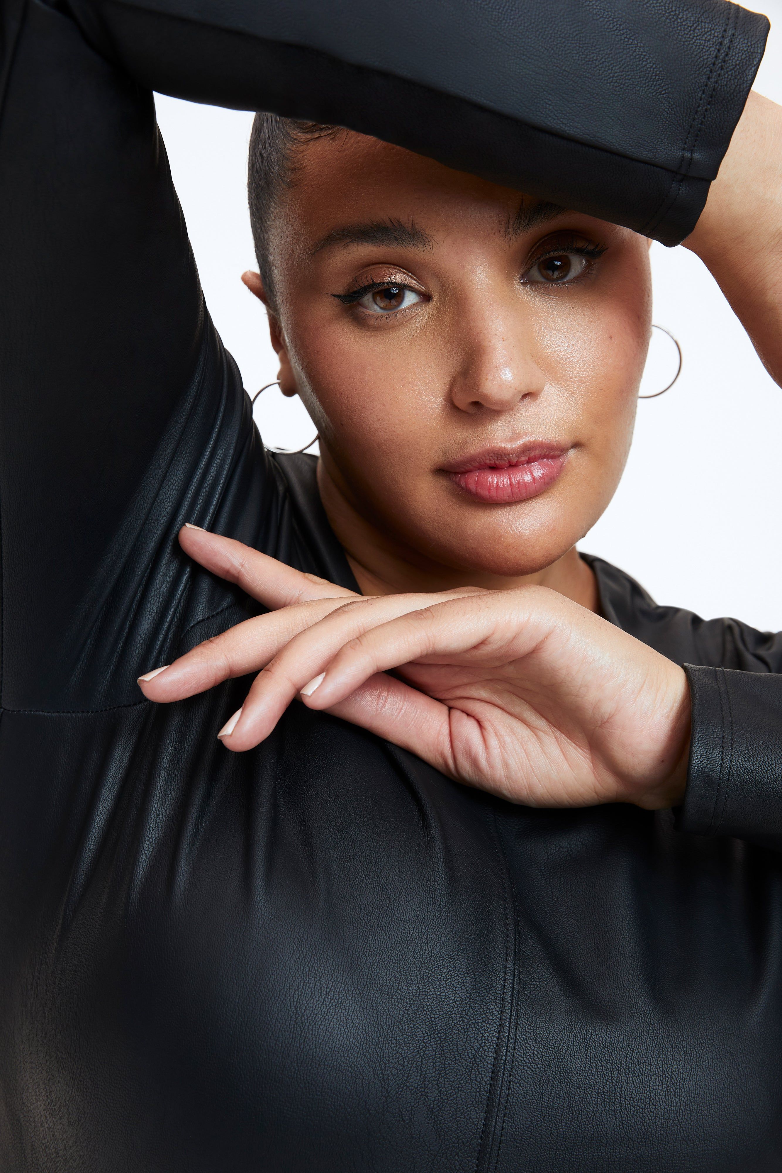 FAUX LEATHER BODYSUIT | BLACK001 sold by Good American product image thumbnail 5