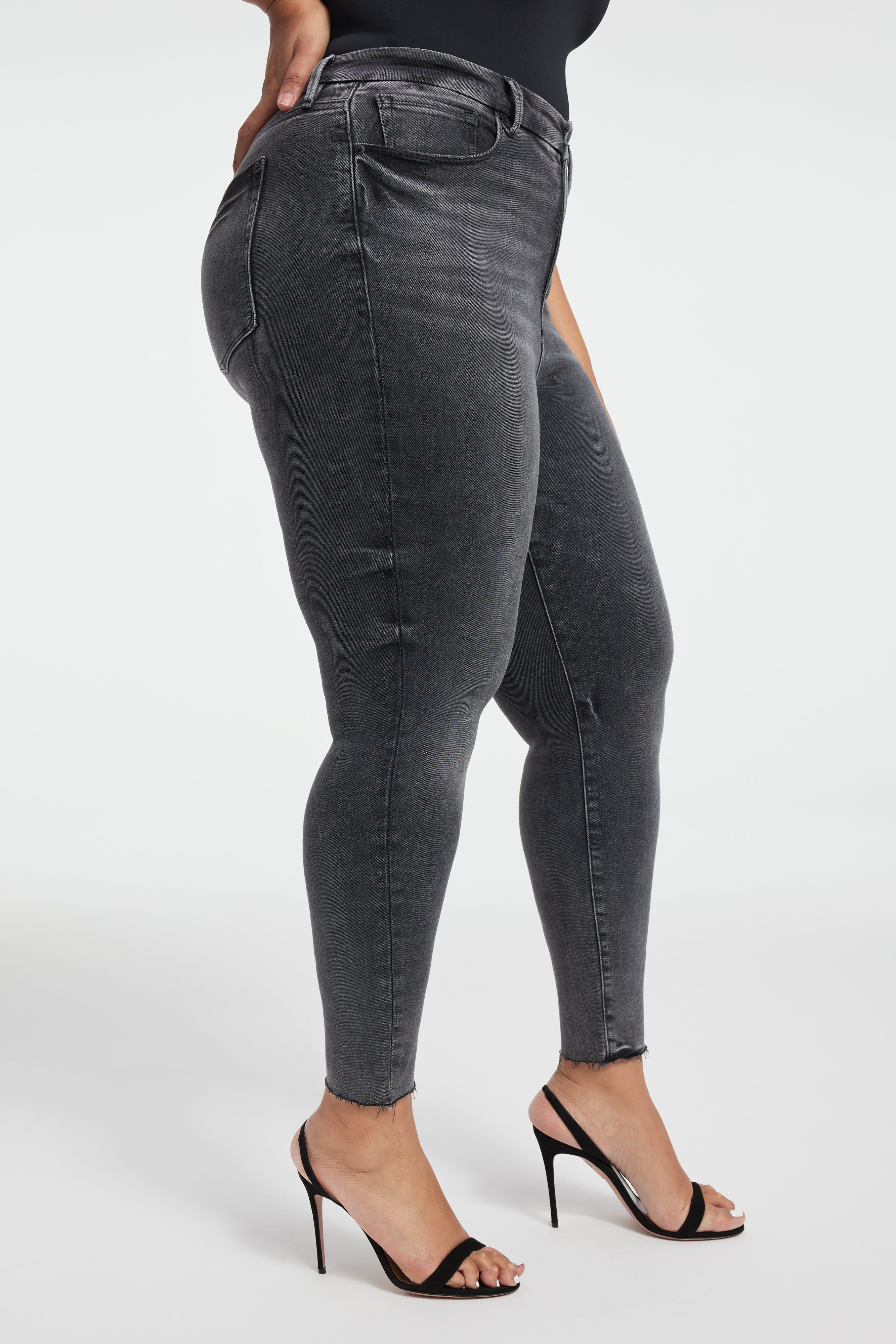 GOOD LEGS CROPPED JEANS| BLACK215 sold by Good American product image thumbnail 8