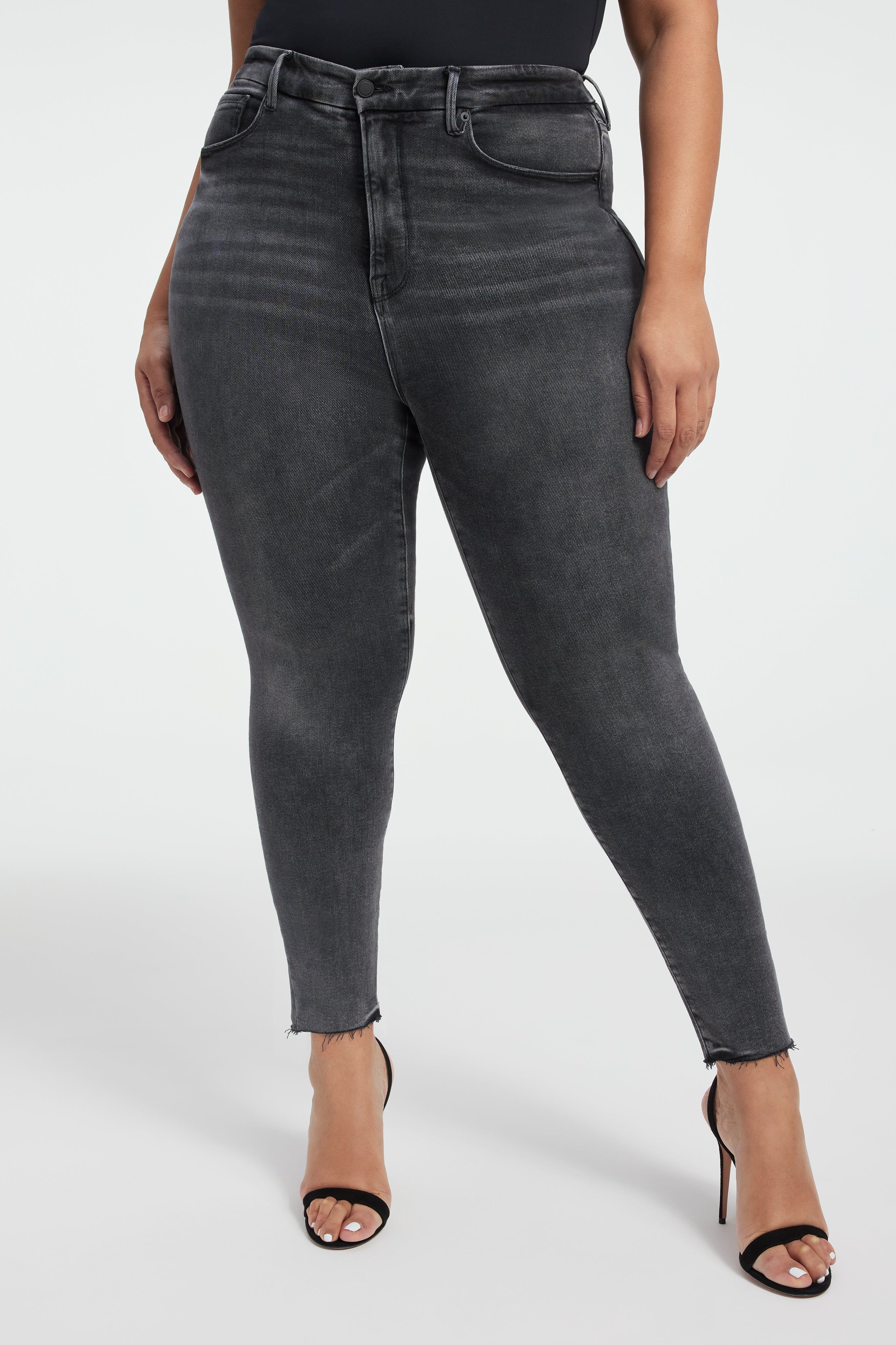GOOD LEGS CROPPED JEANS| BLACK215 sold by Good American product image thumbnail 7