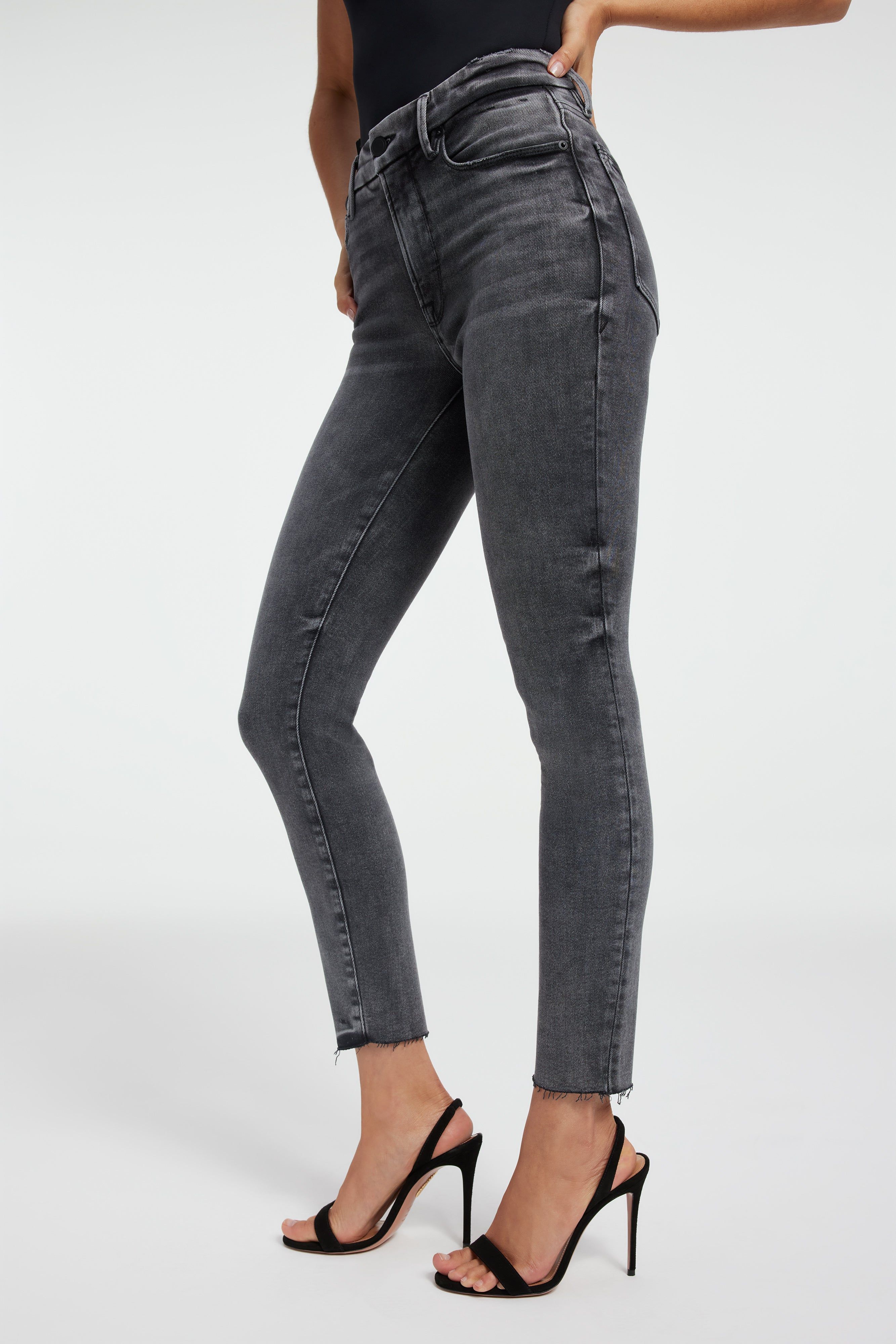 GOOD LEGS CROPPED JEANS| BLACK215 sold by Good American product image thumbnail 3