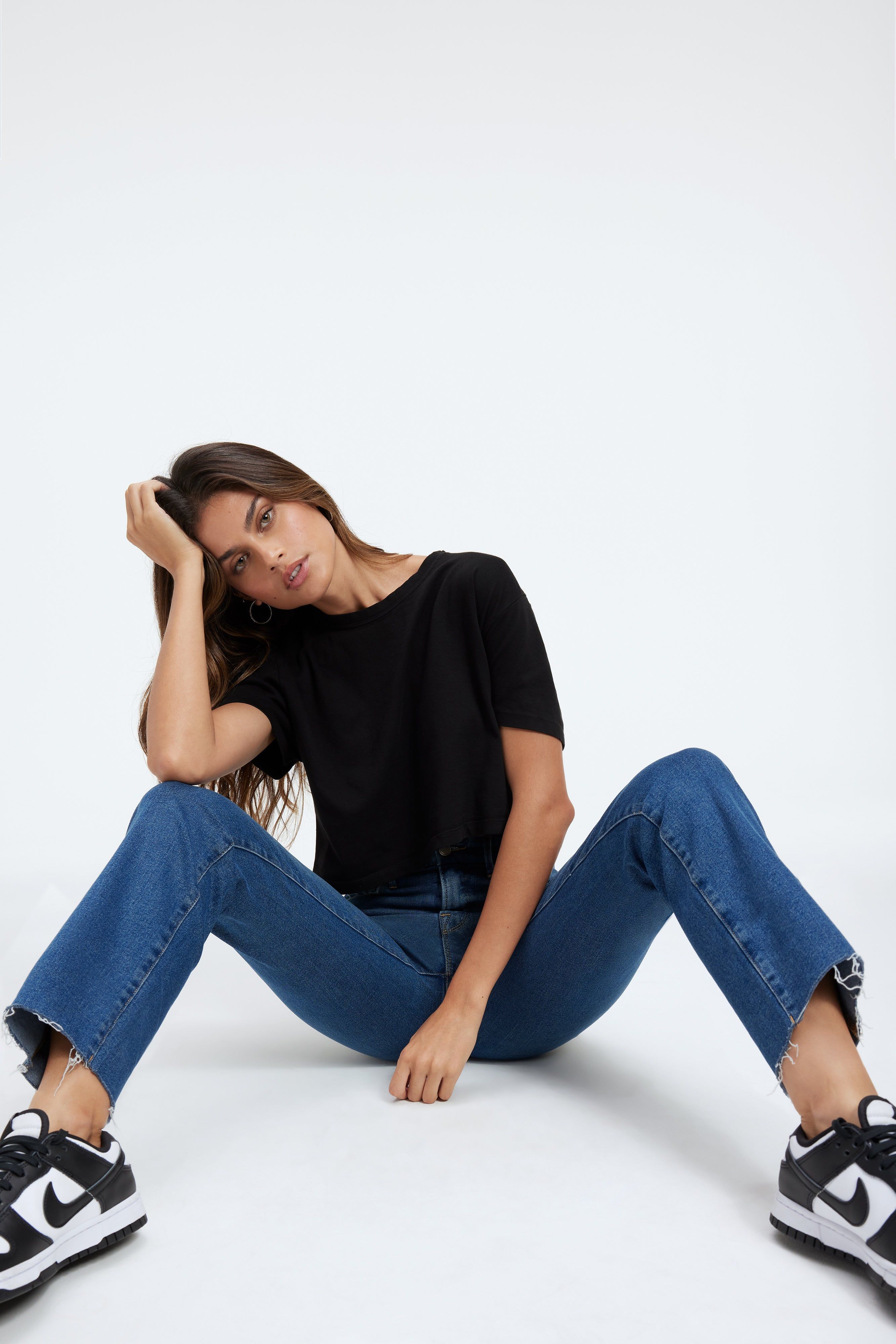 GOOD CURVE STRAIGHT JEANS | INDIGO264 sold by Good American product image thumbnail 7