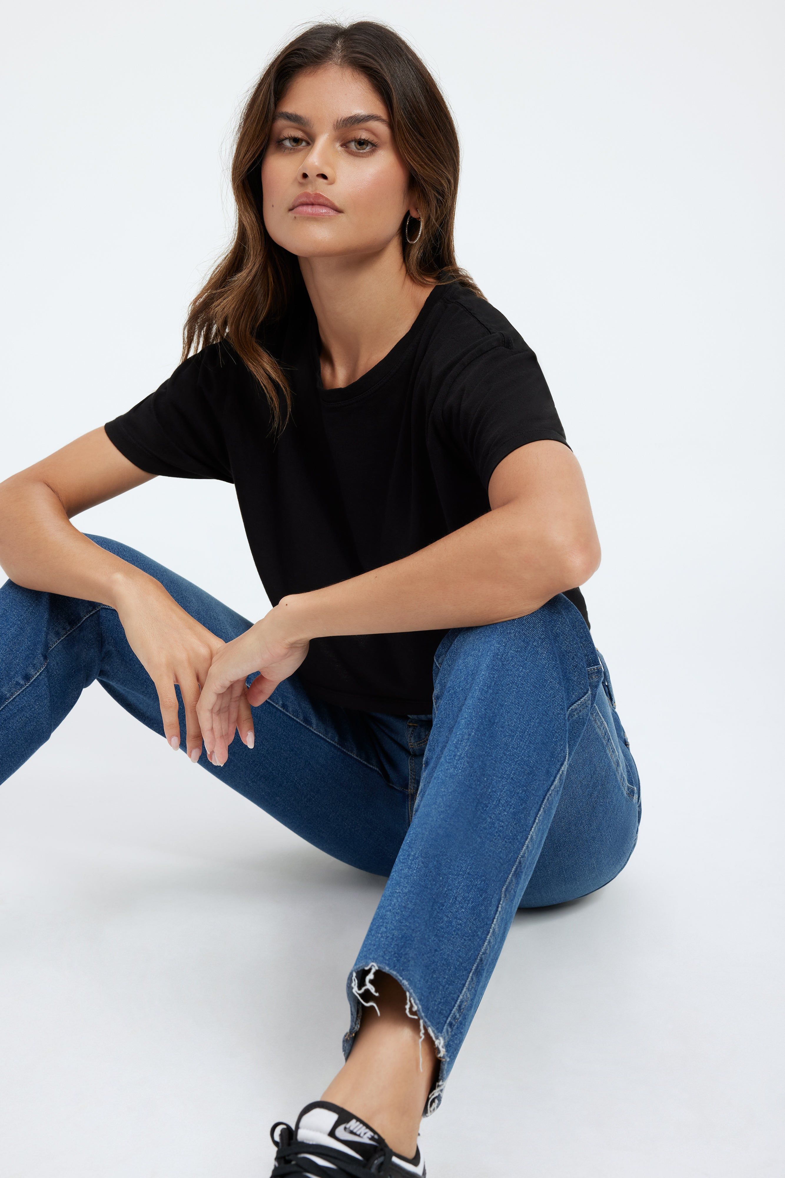 GOOD CURVE STRAIGHT JEANS | INDIGO264 sold by Good American product image thumbnail 8