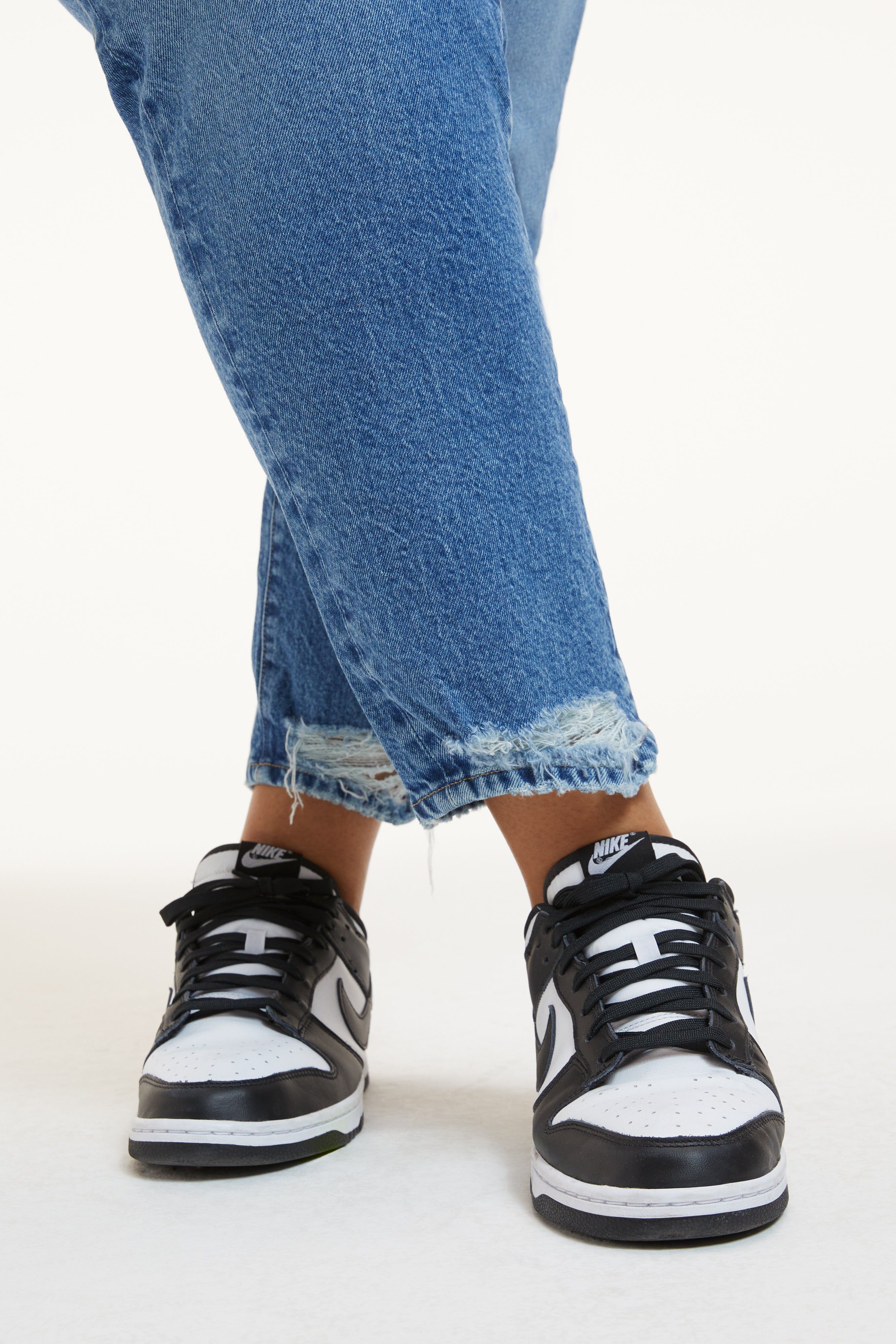 THE WEEKENDER JEANS | INDIGO250 sold by Good American product image thumbnail 18