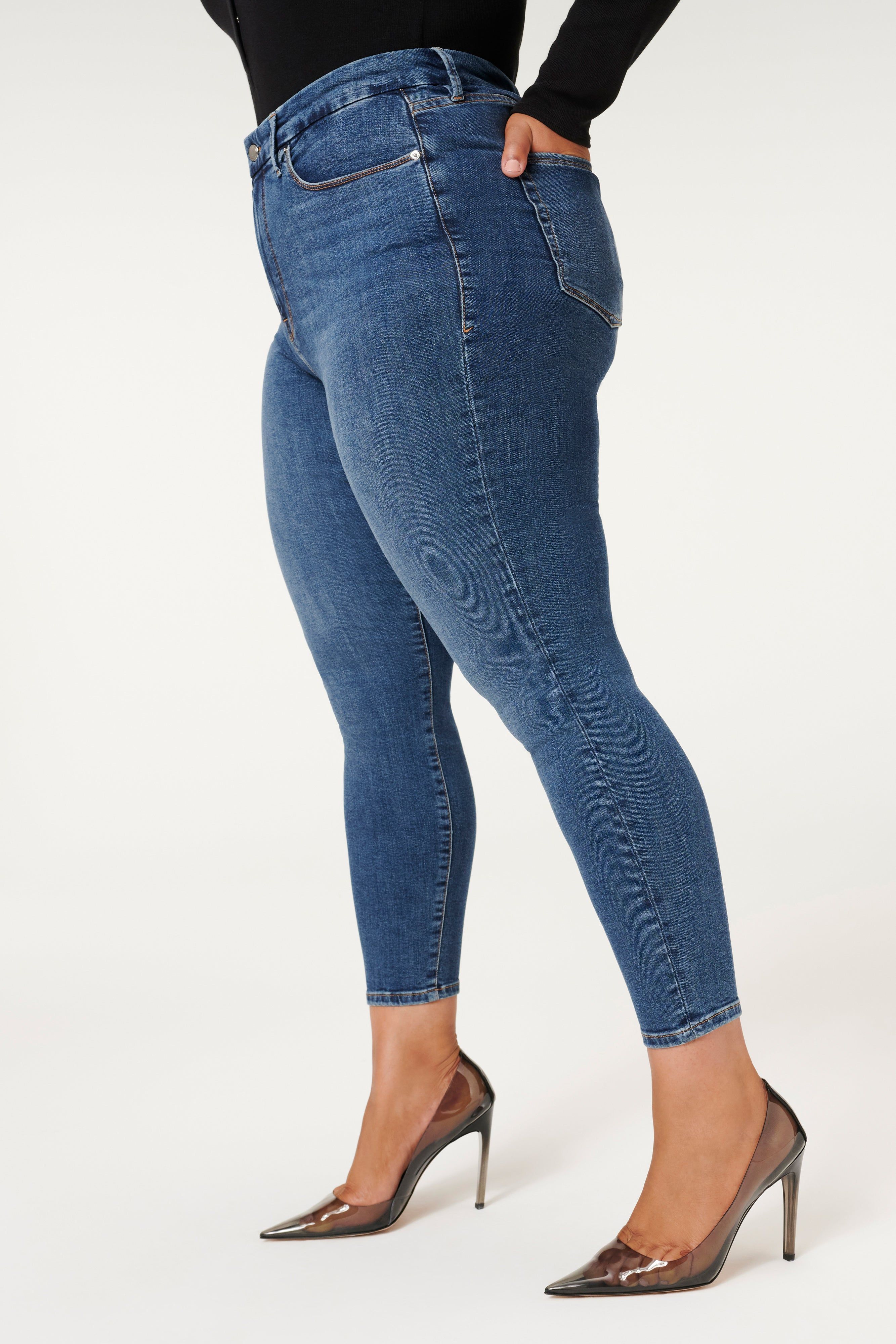 GOOD LEGS CROPPED JEANS | BLUE615 sold by Good American product image thumbnail 4